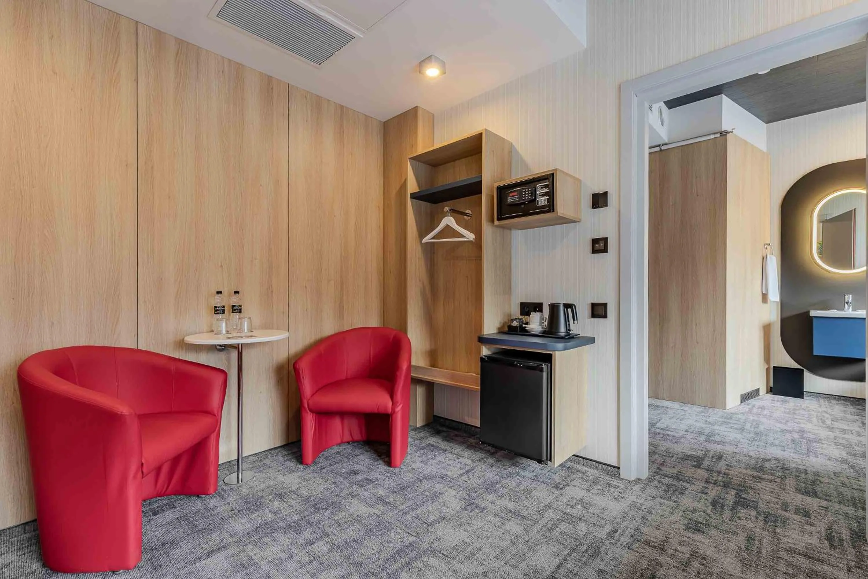 Coffee/tea facilities in IQ Hotel