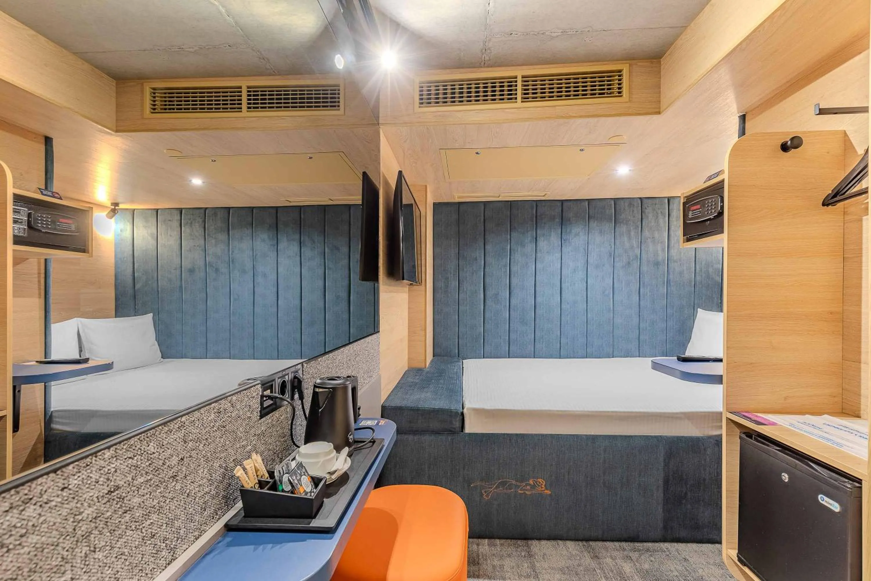 Coffee/tea facilities, Bed in IQ Hotel