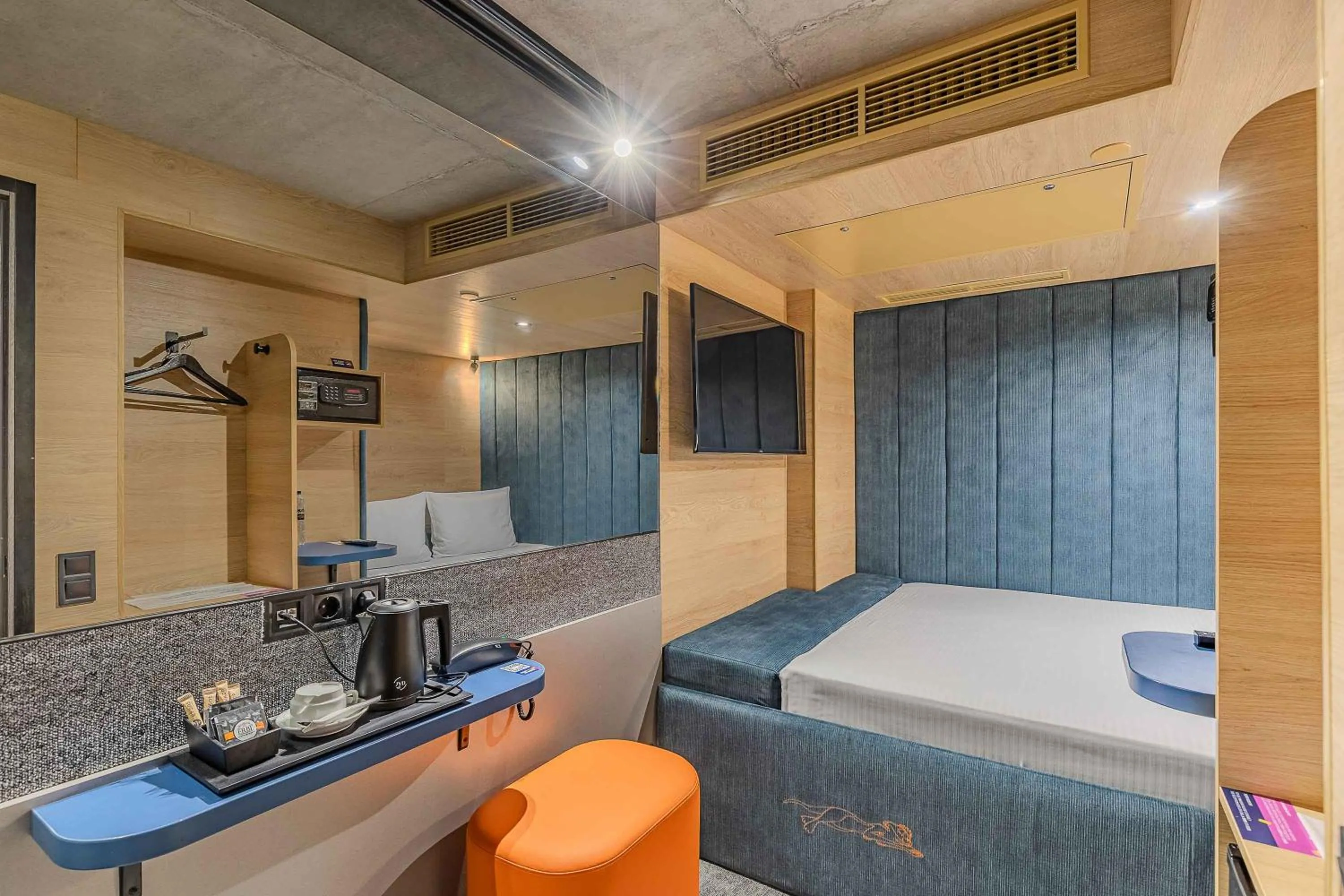 Coffee/tea facilities, Bed in IQ Hotel