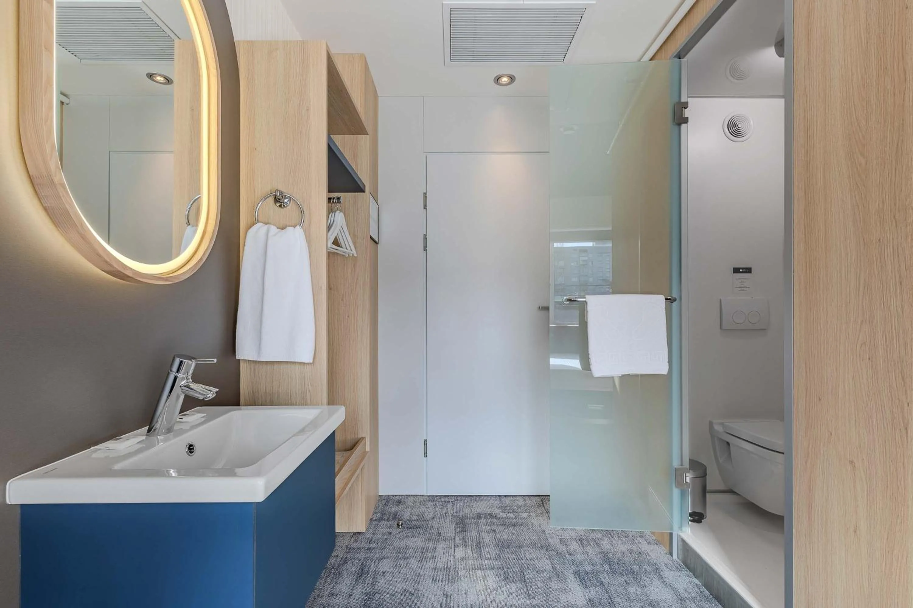 Living room in IQ Hotel