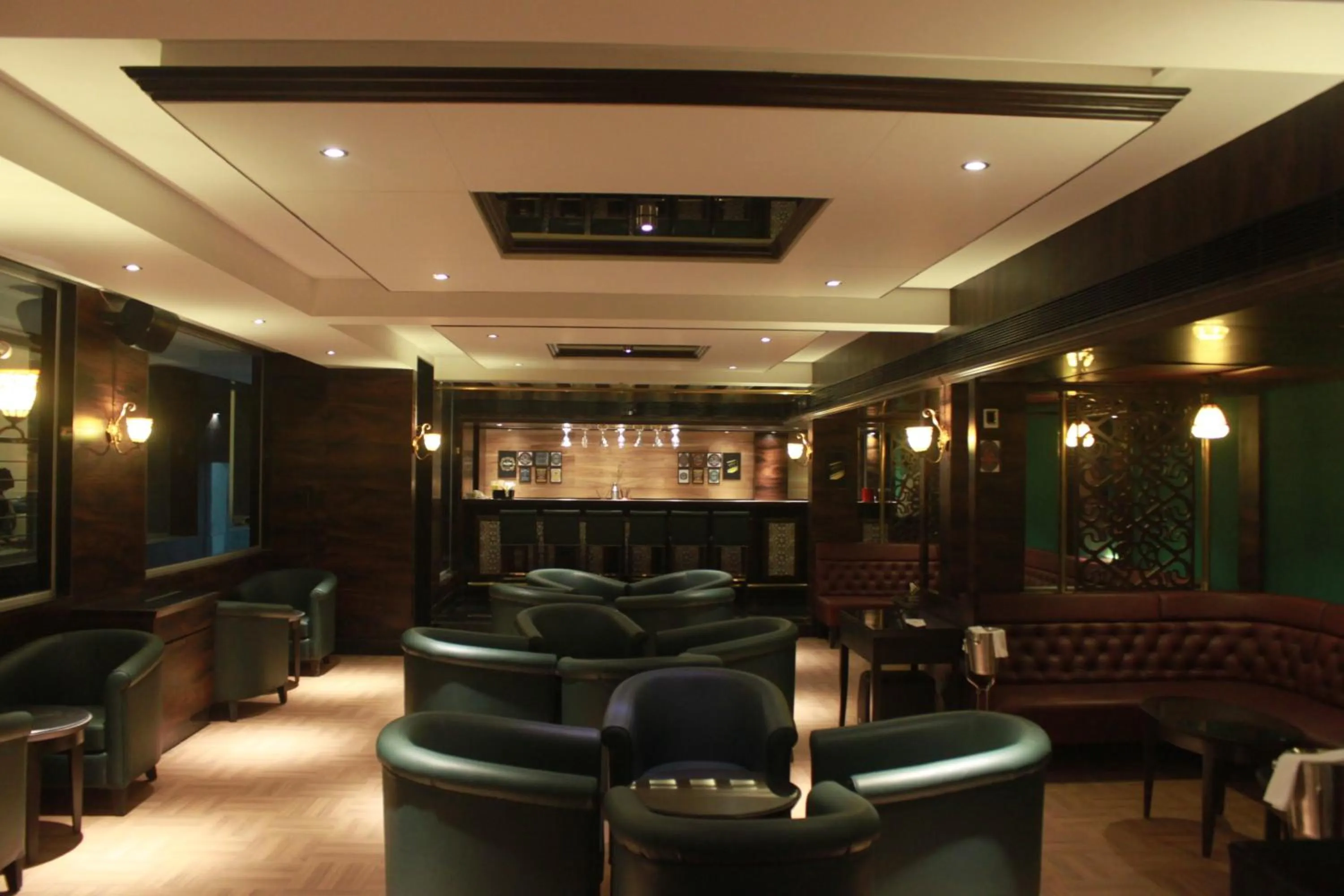 Restaurant/places to eat in GCC Hotel and Club