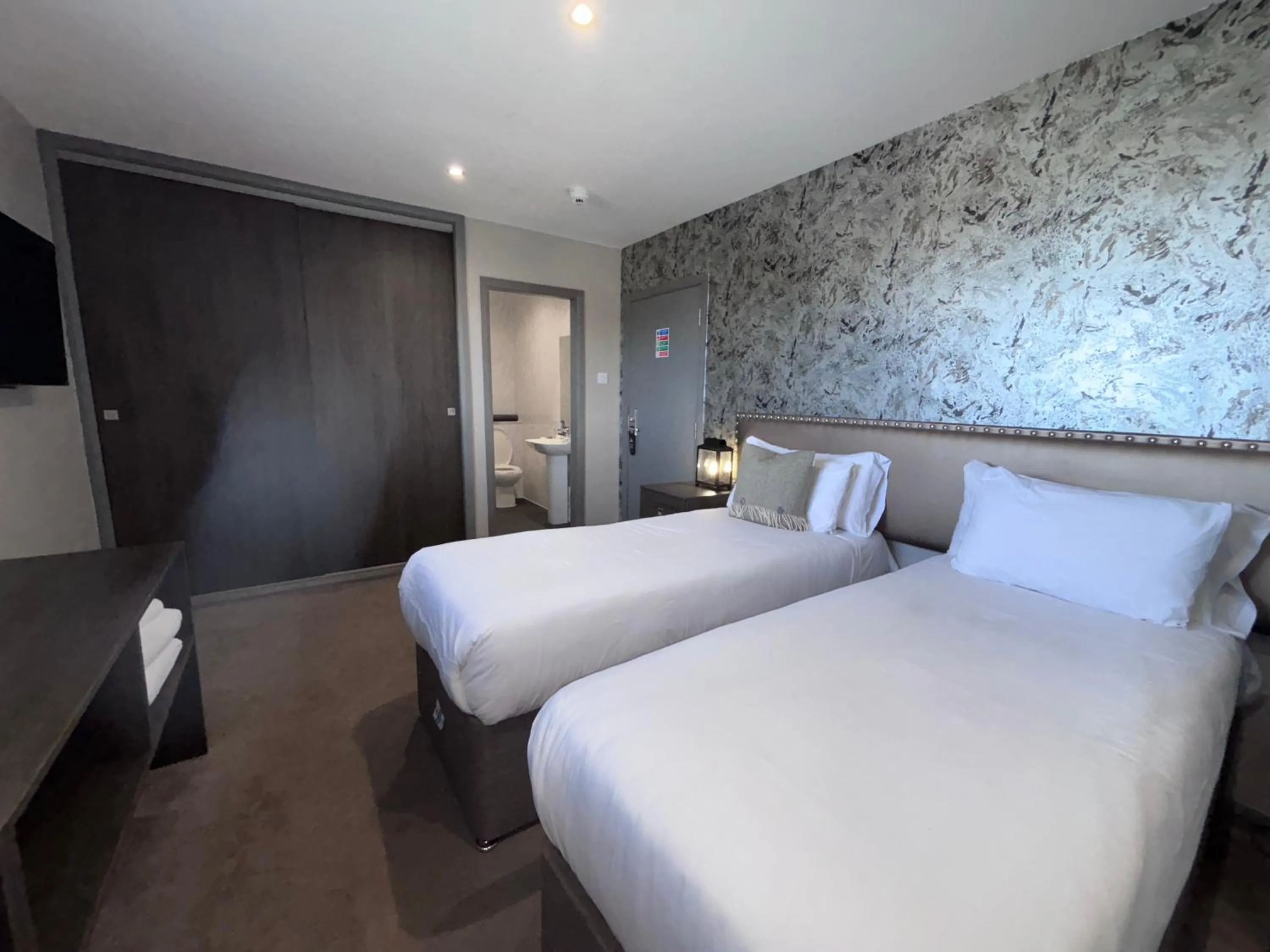 Bedroom, Bed in Richmond Park Hotel