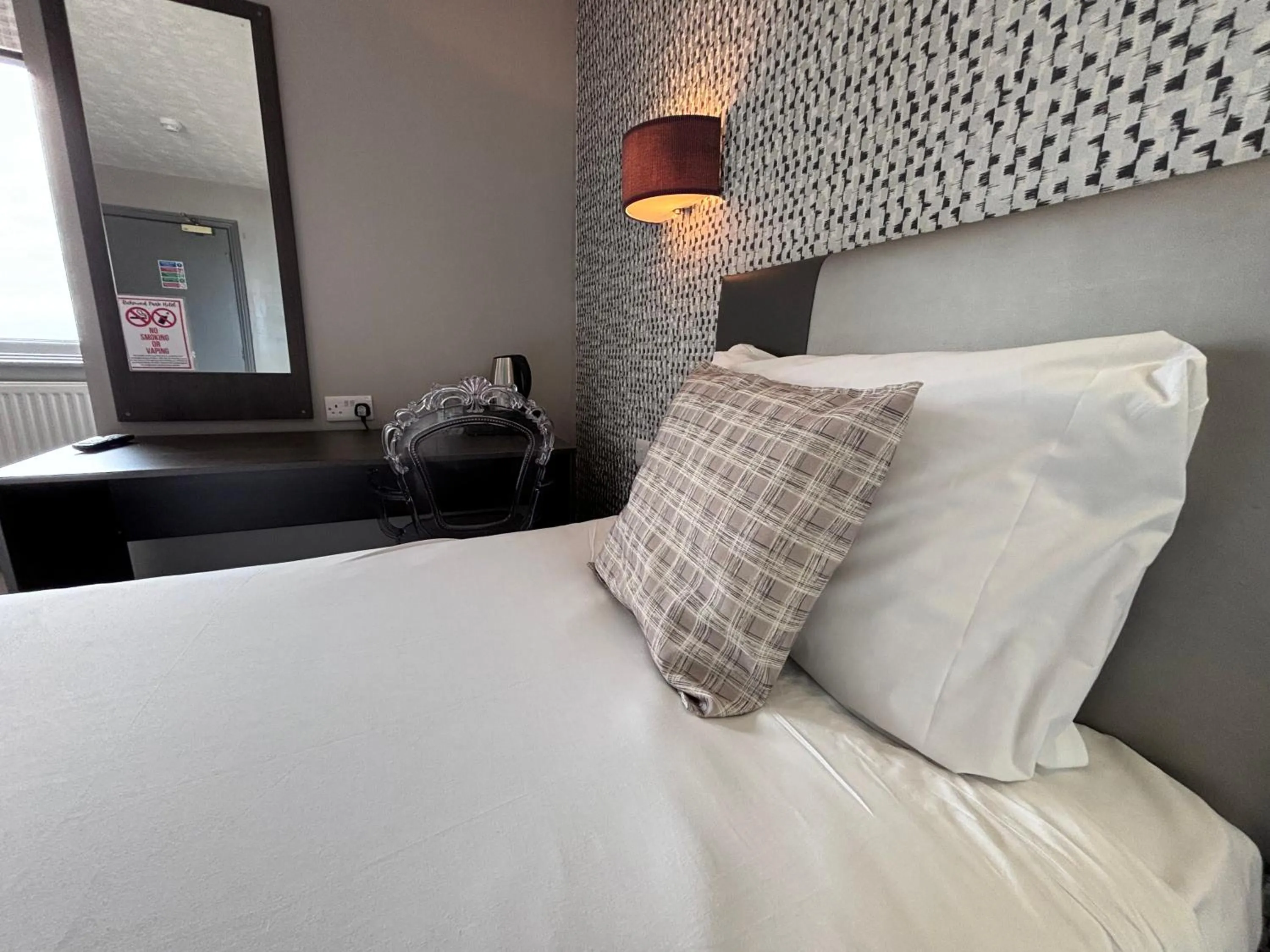 Bed in Richmond Park Hotel