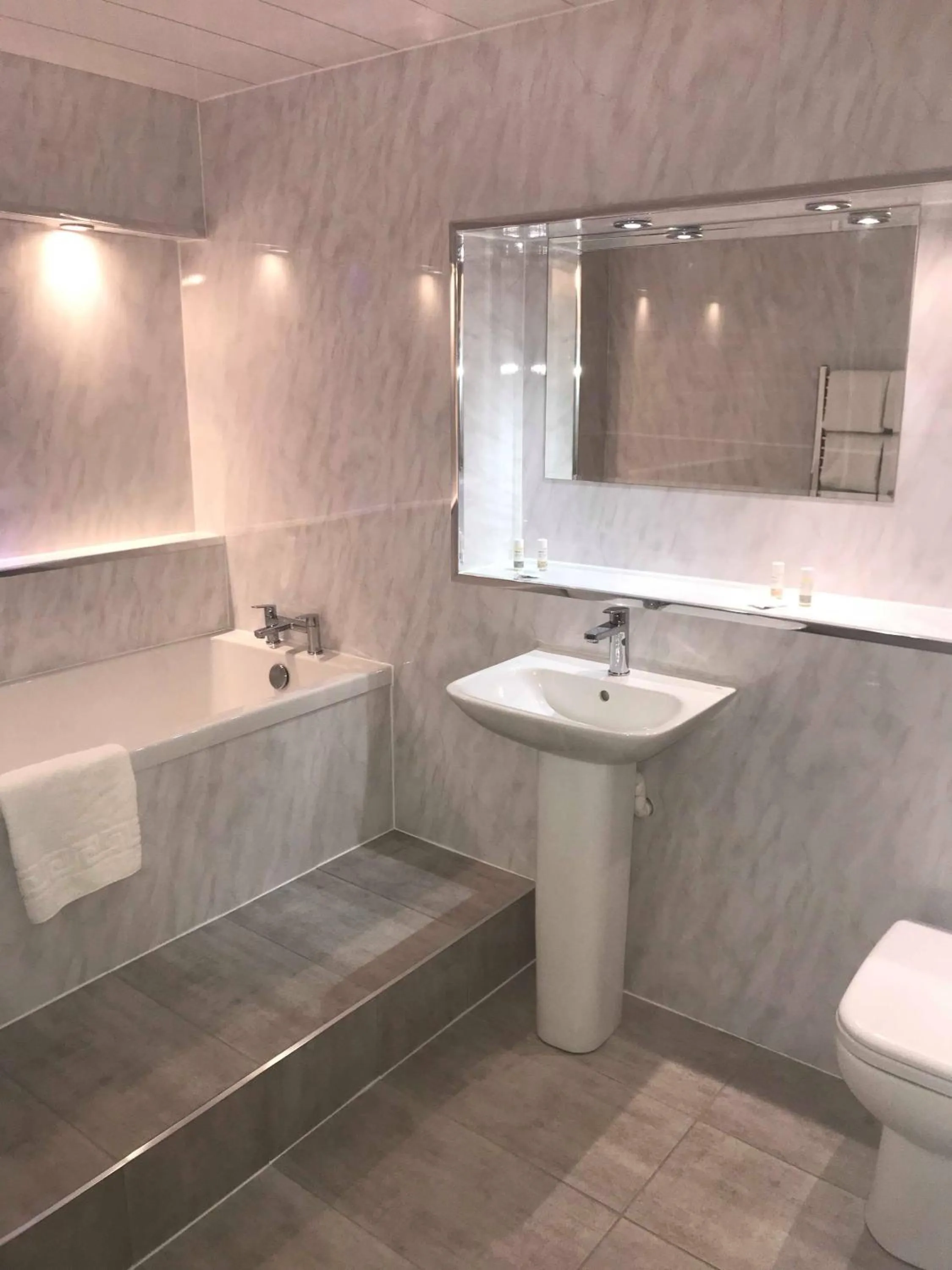 Bath in Richmond Park Hotel