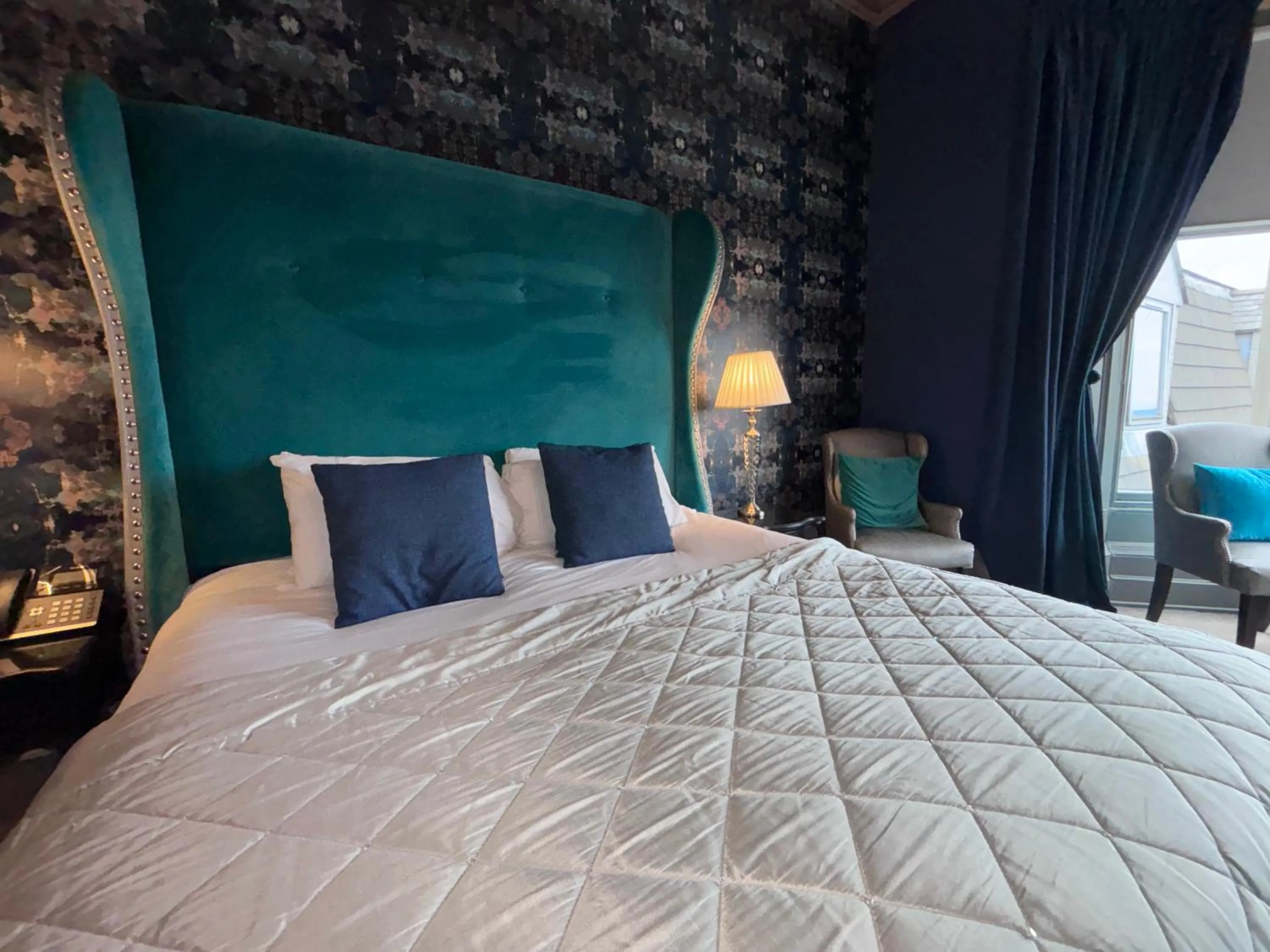 Bed in Richmond Park Hotel