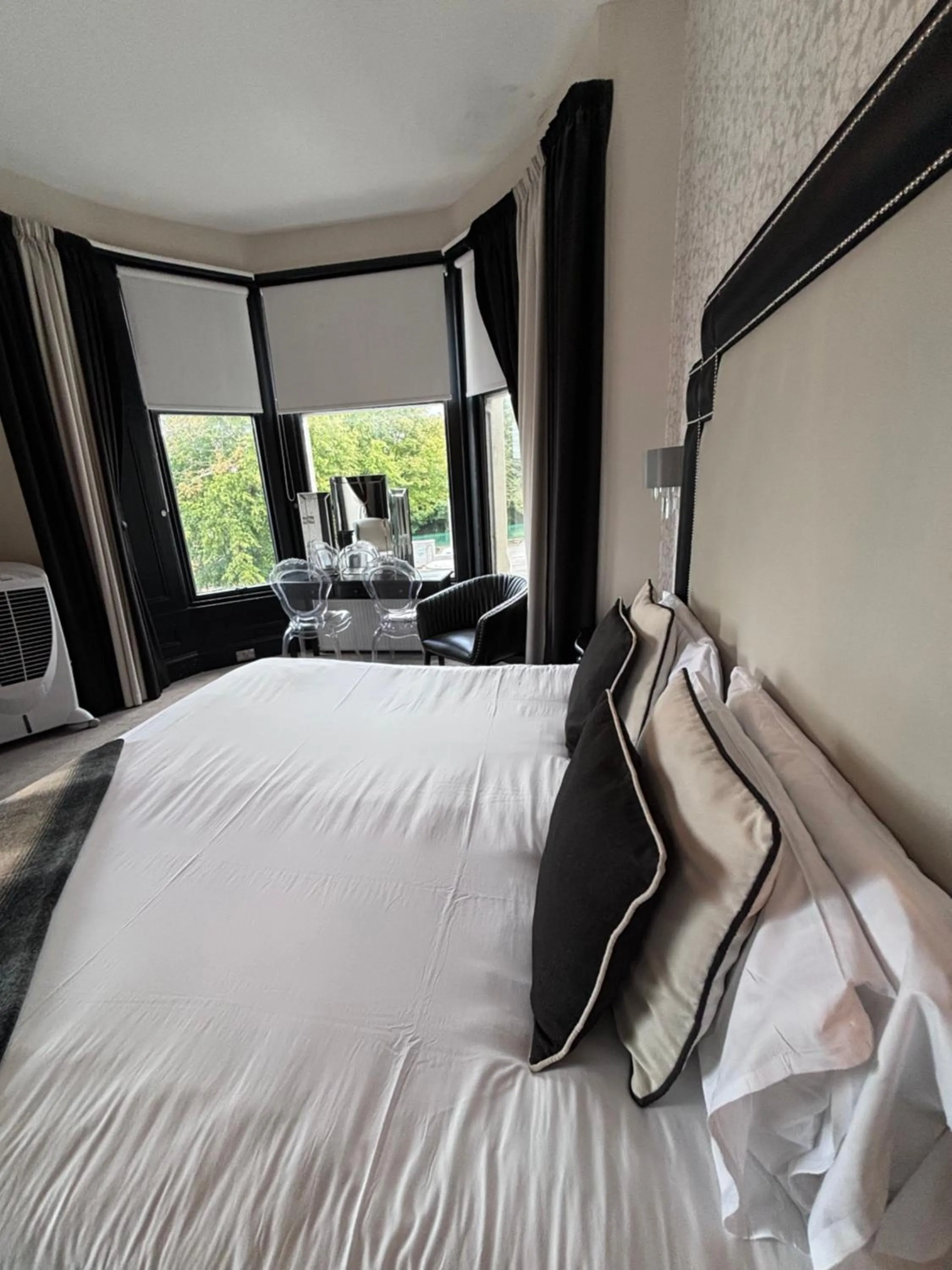 Bed in Richmond Park Hotel