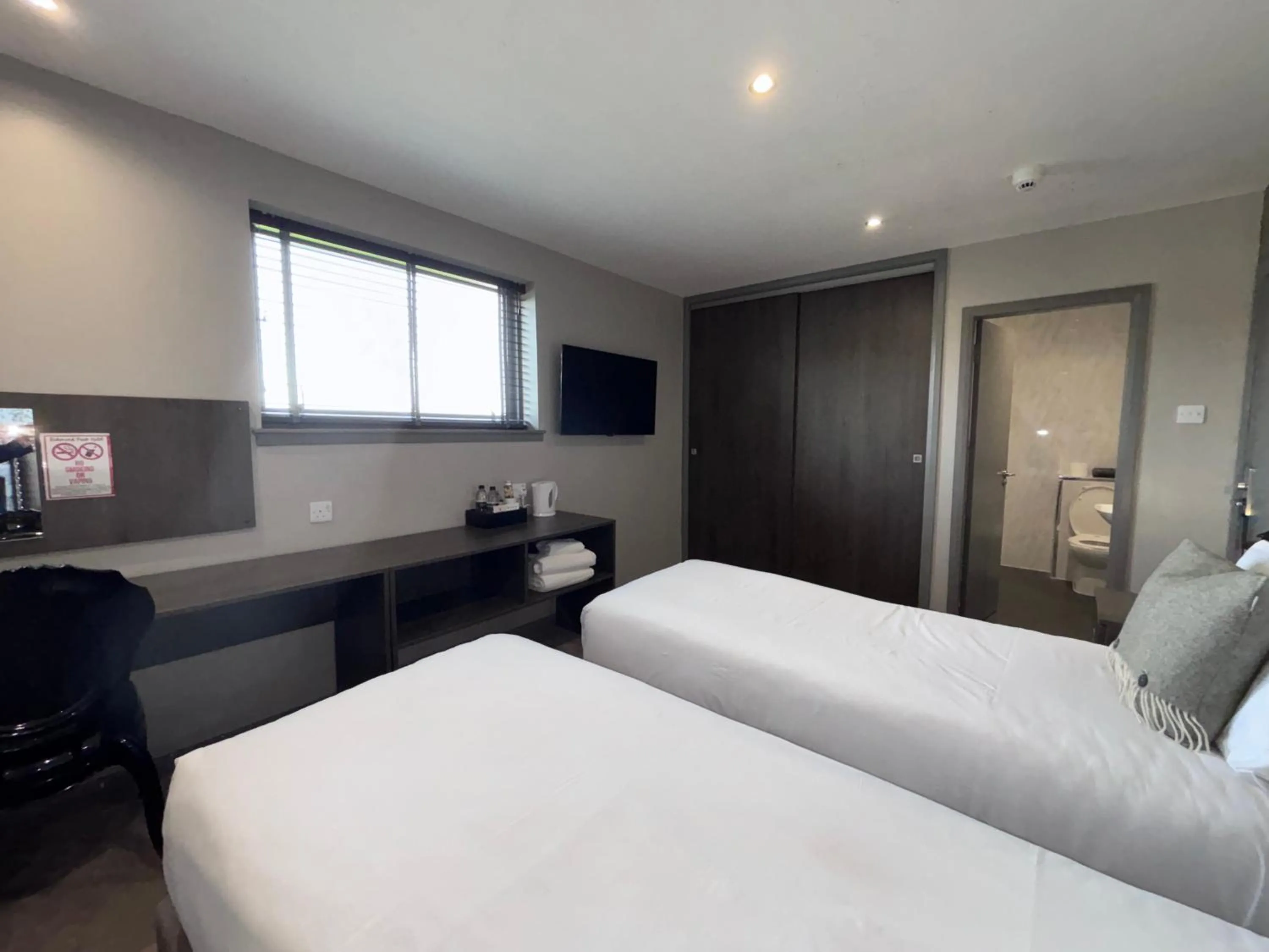 Bedroom, Bed in Richmond Park Hotel