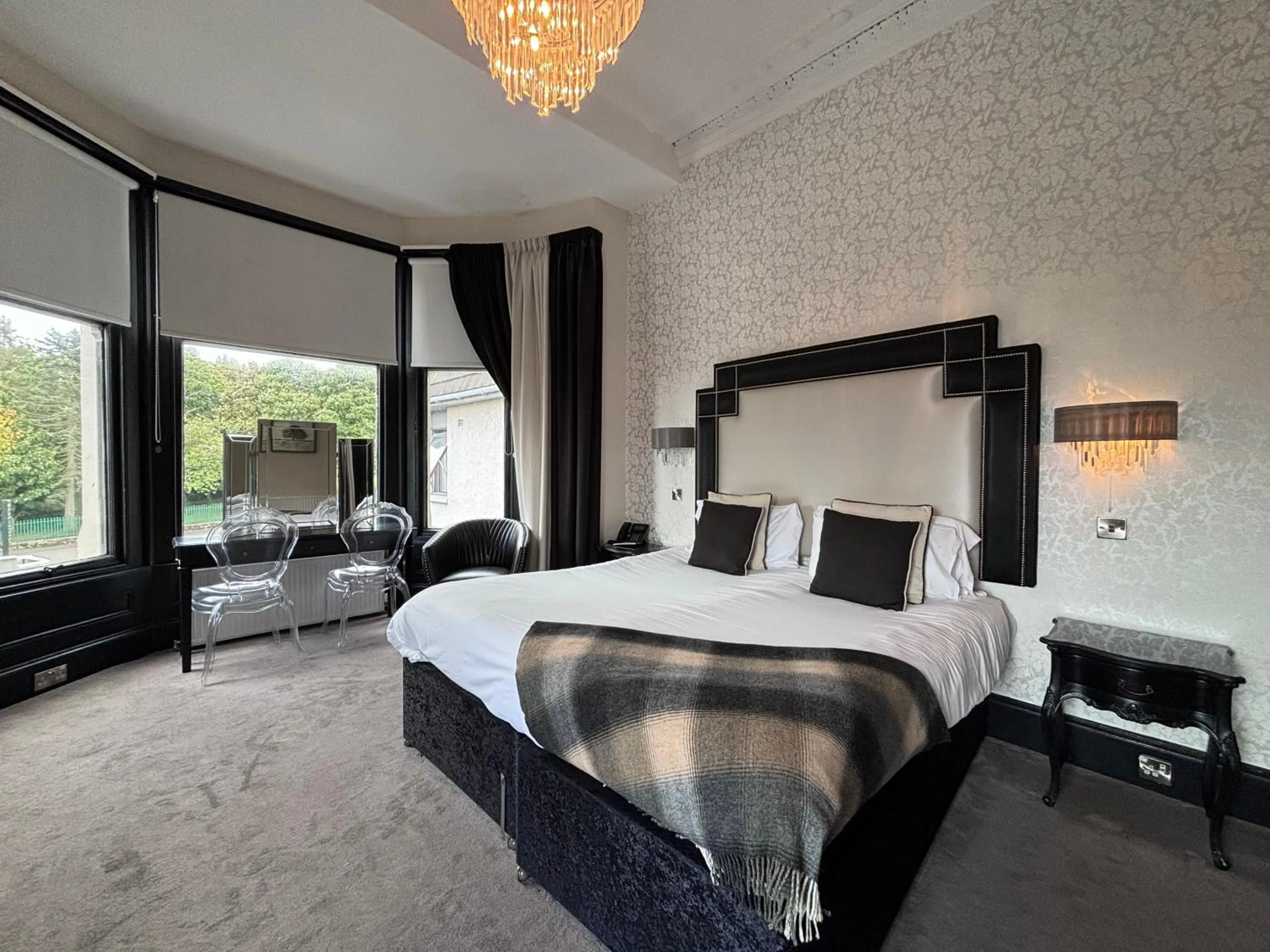 Photo of the whole room, Bed in Richmond Park Hotel