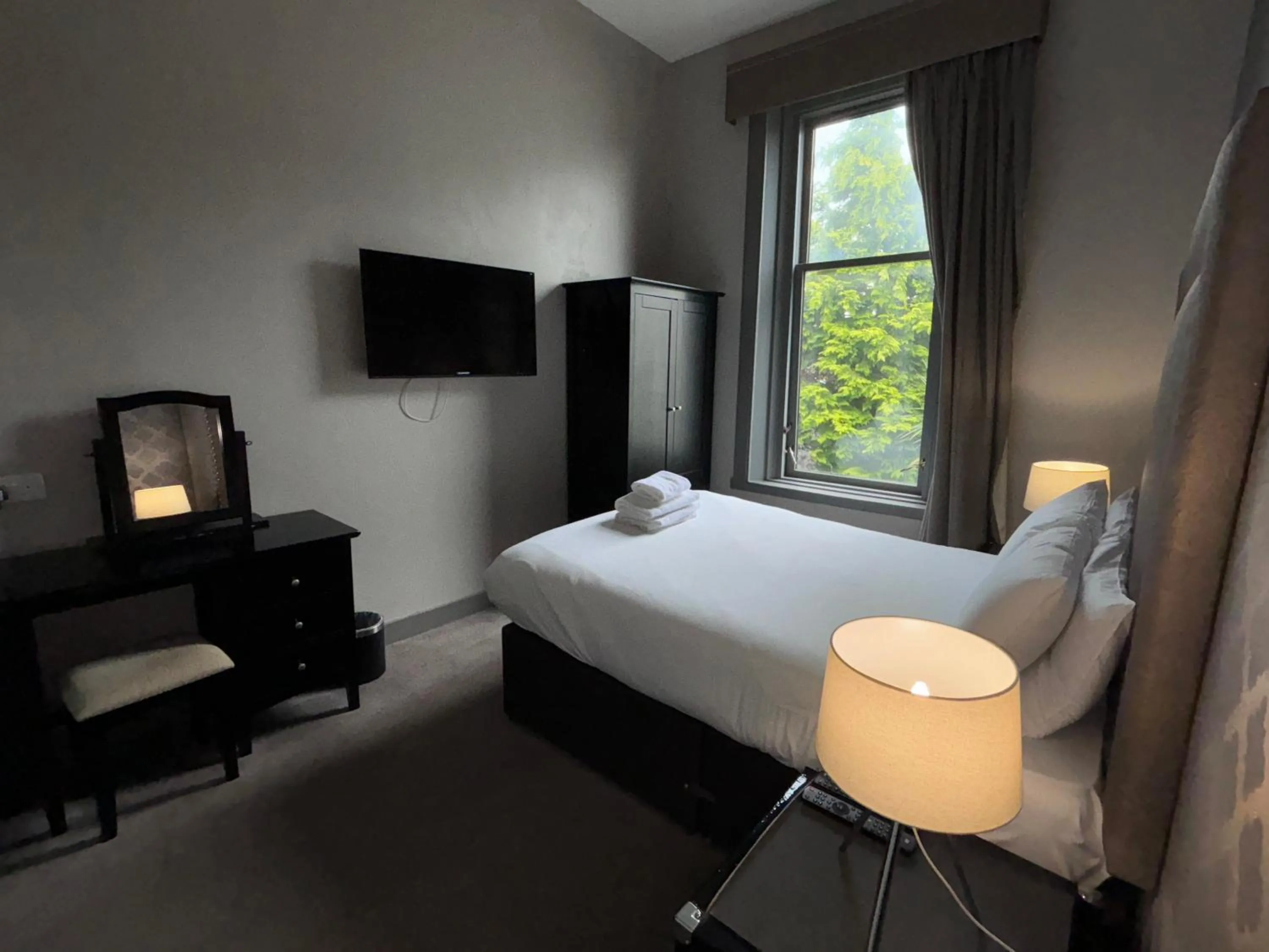 Bedroom, Bed in Richmond Park Hotel