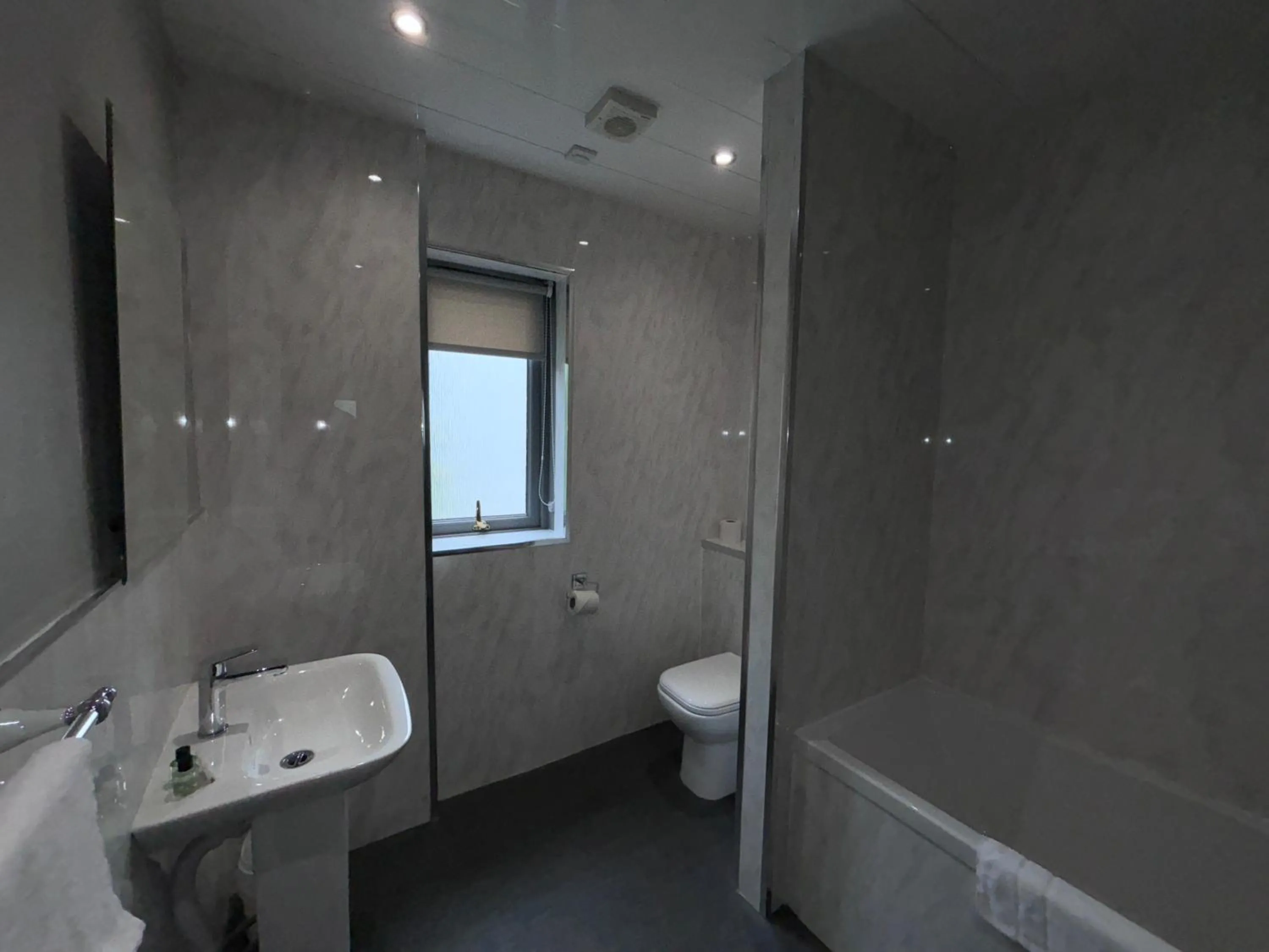 Bathroom in Richmond Park Hotel