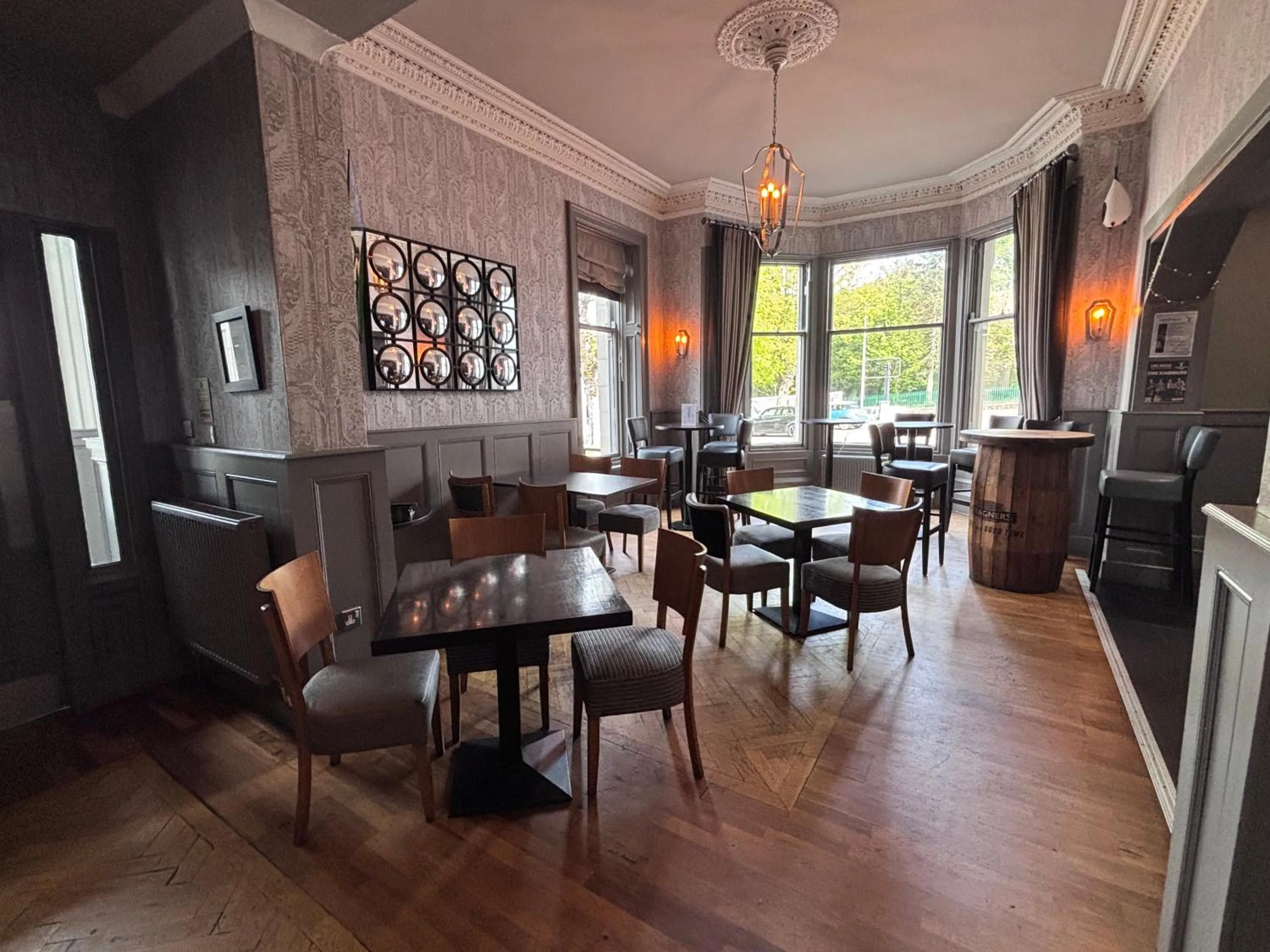 Lounge or bar in Richmond Park Hotel