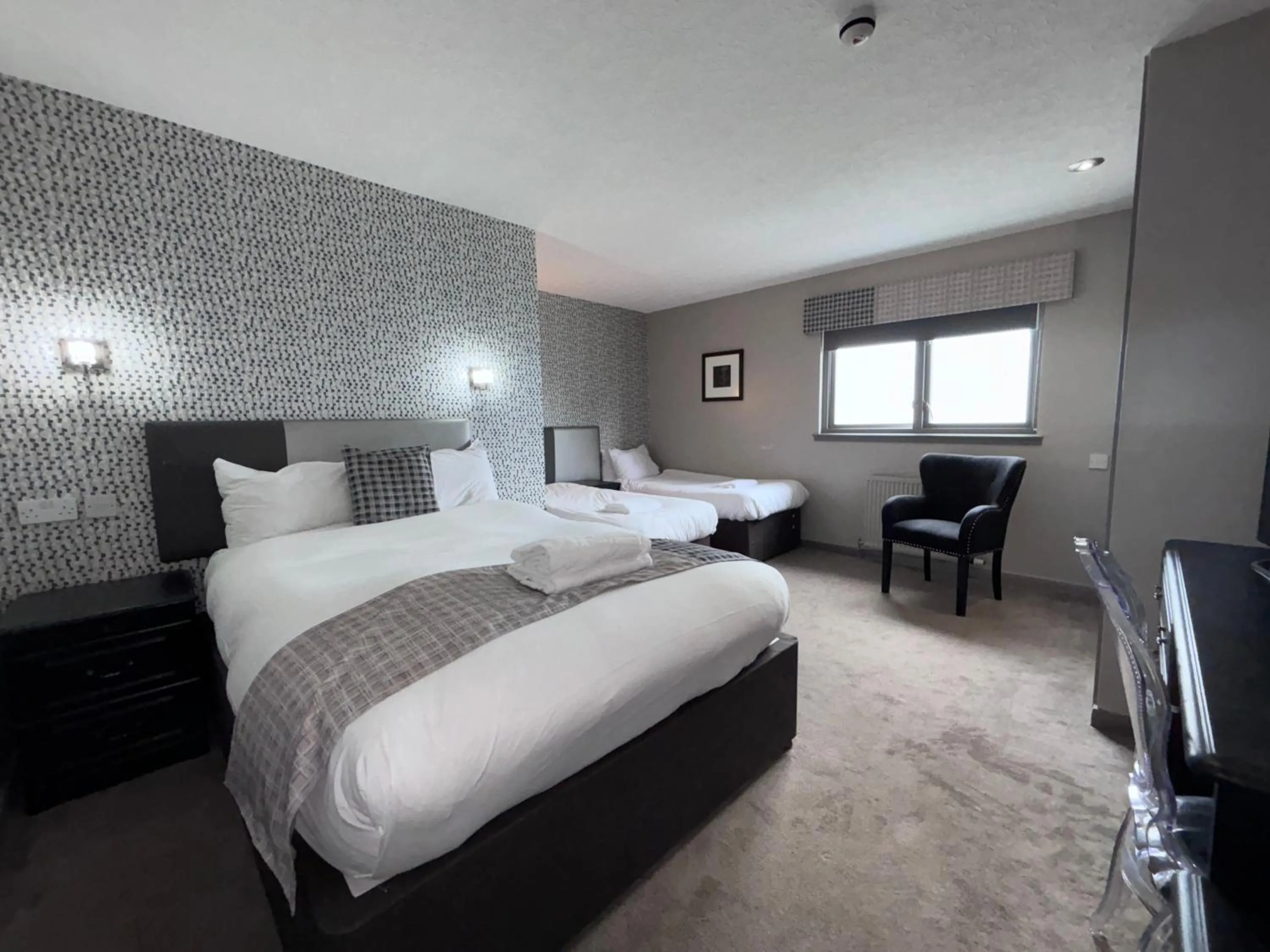 Photo of the whole room, Bed in Richmond Park Hotel