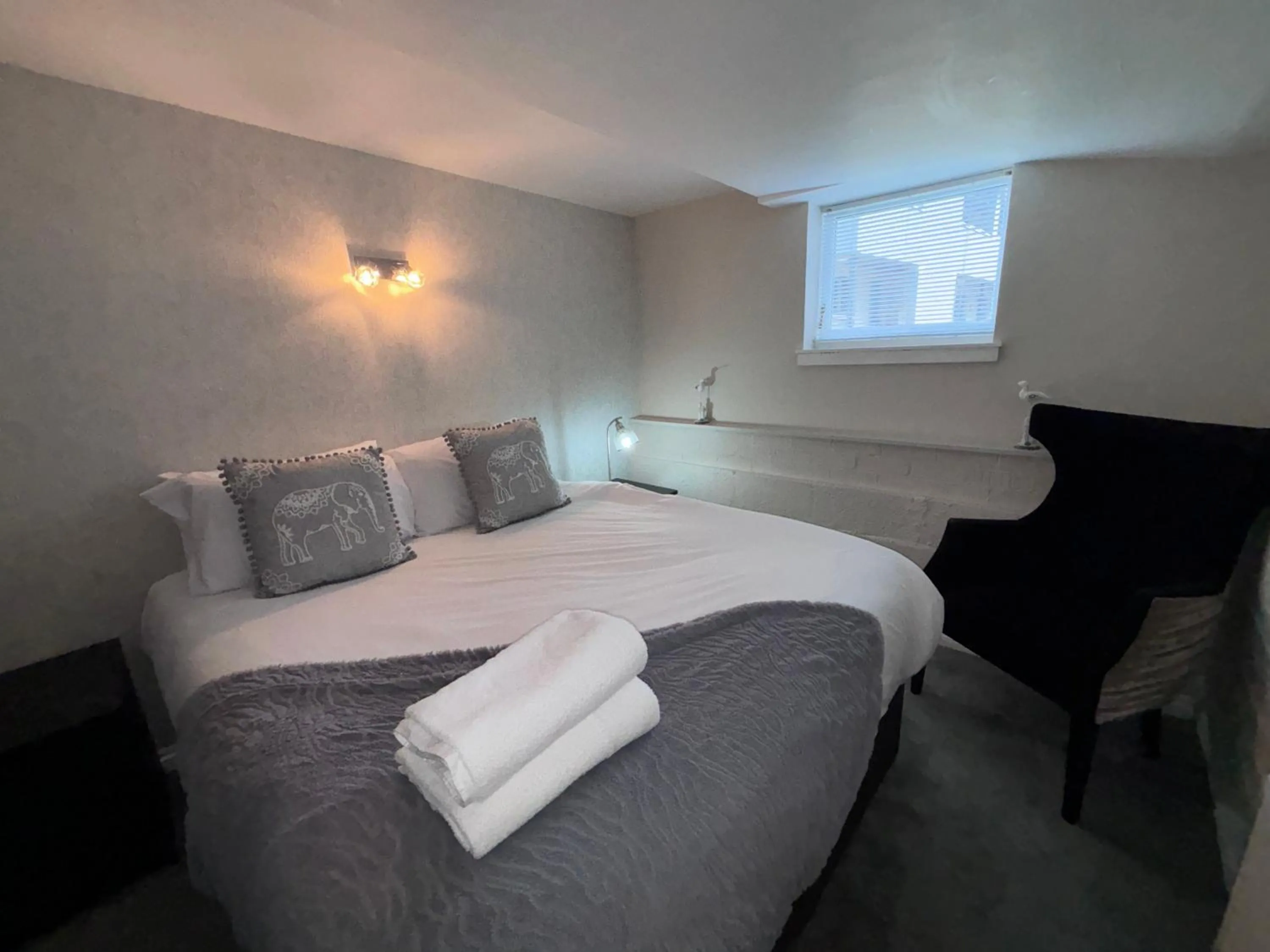 Bedroom, Bed in Richmond Park Hotel