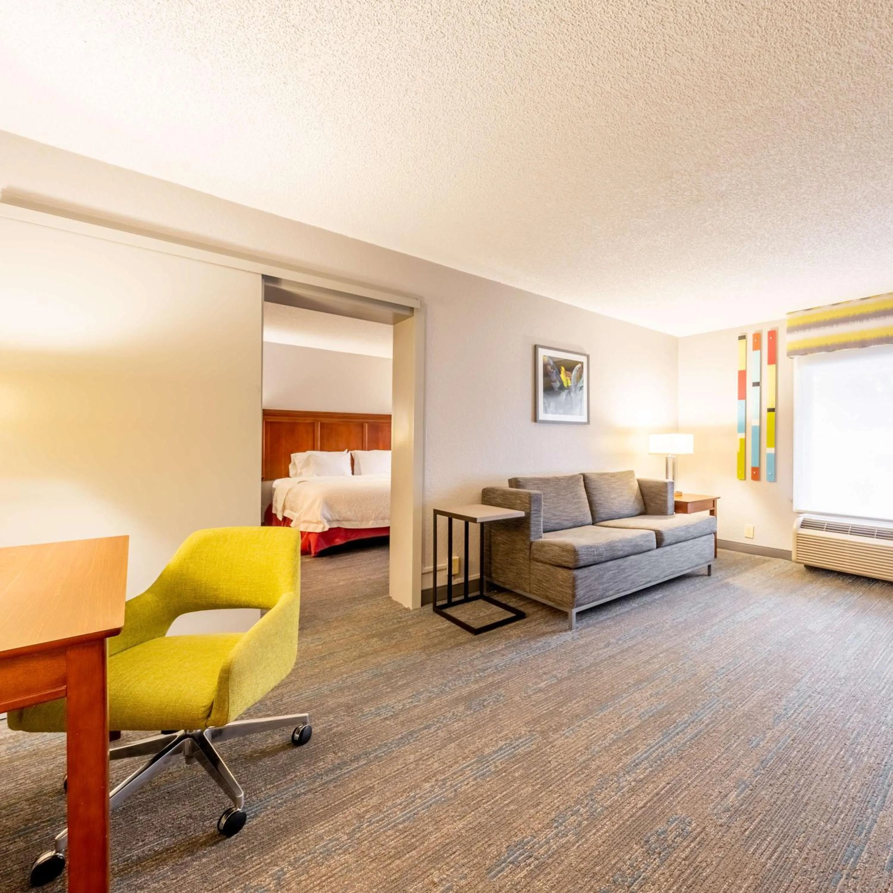 Bedroom, Bed in Hampton Inn Gainesville