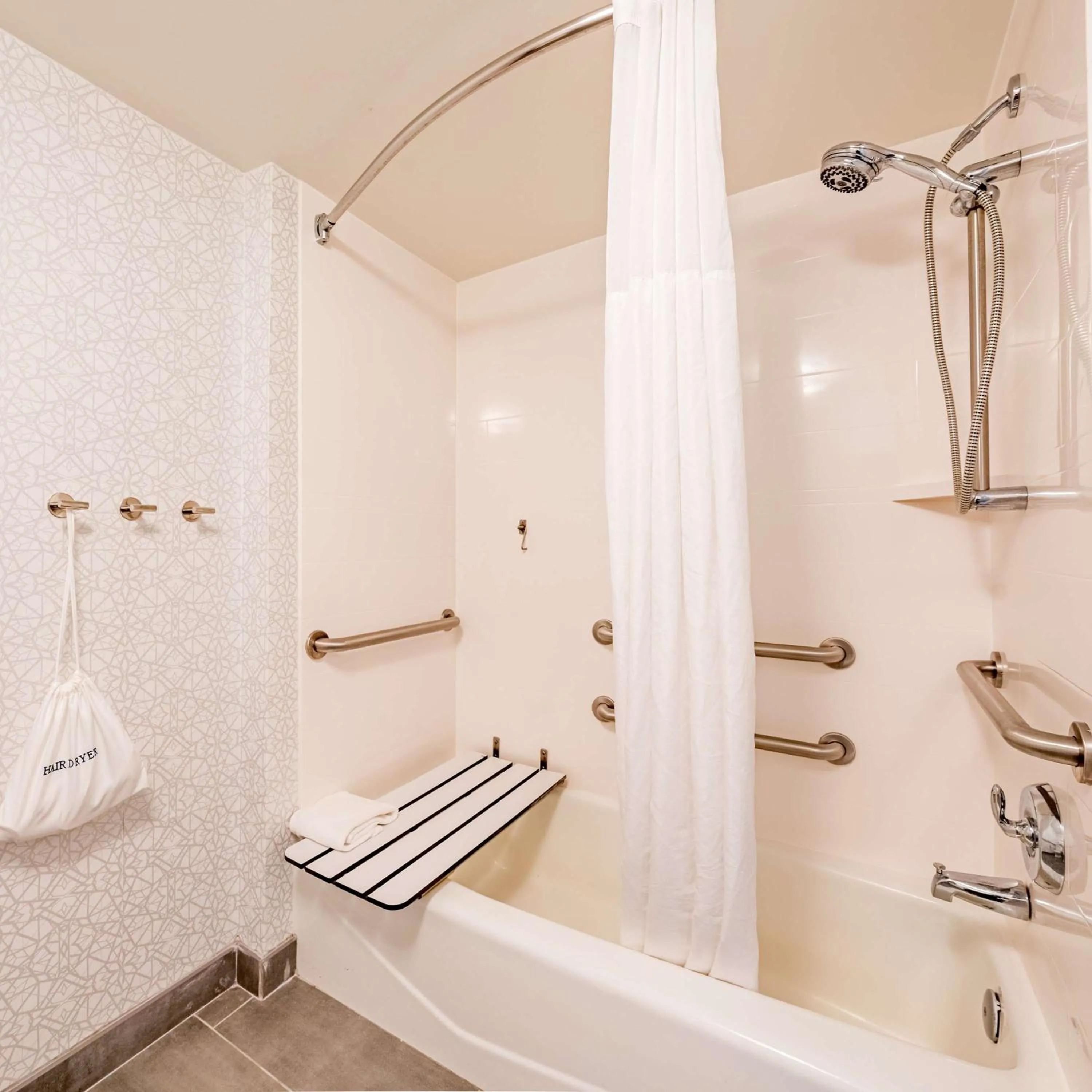 Bathroom in Hampton Inn Gainesville