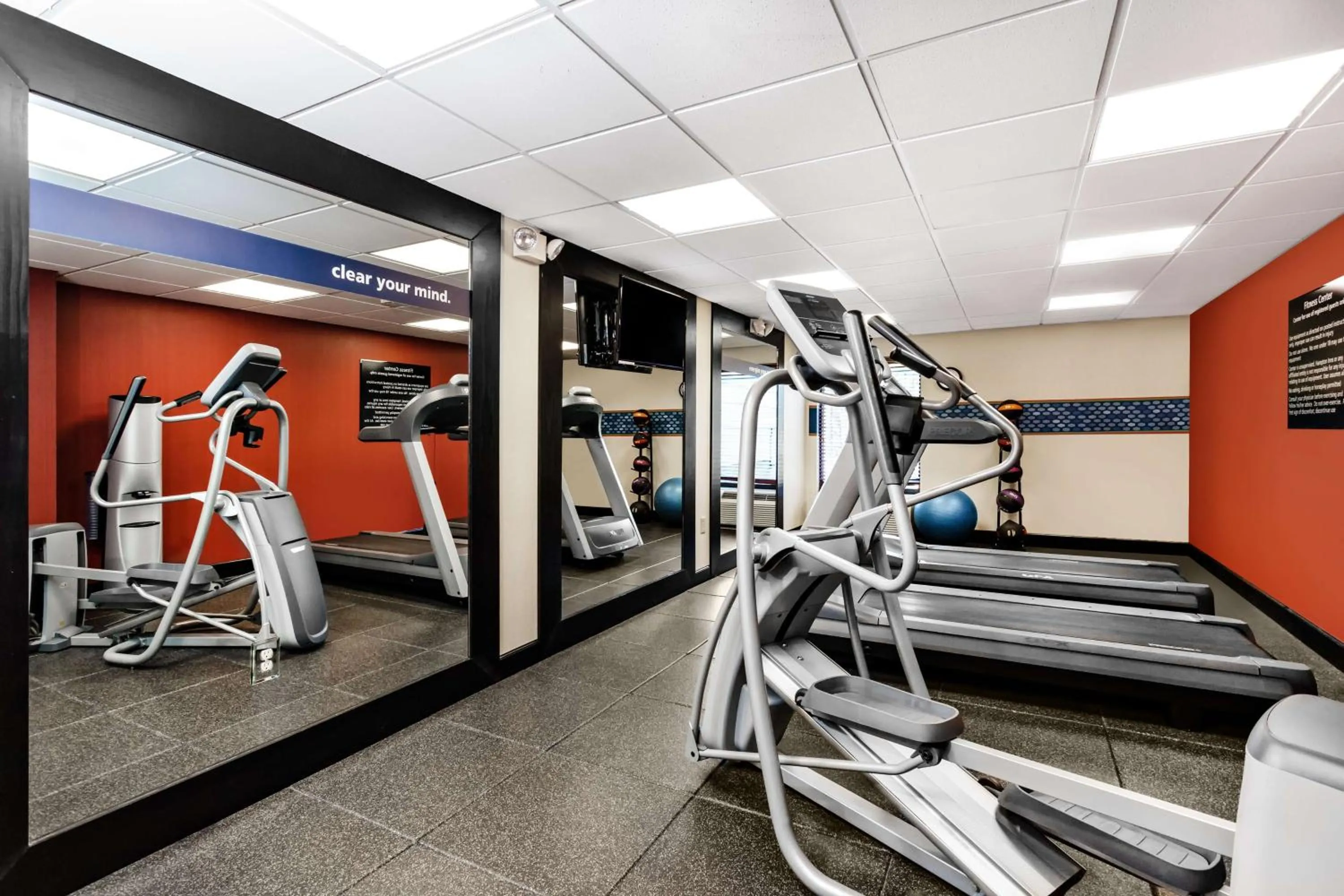Fitness centre/facilities in Hampton Inn Gainesville