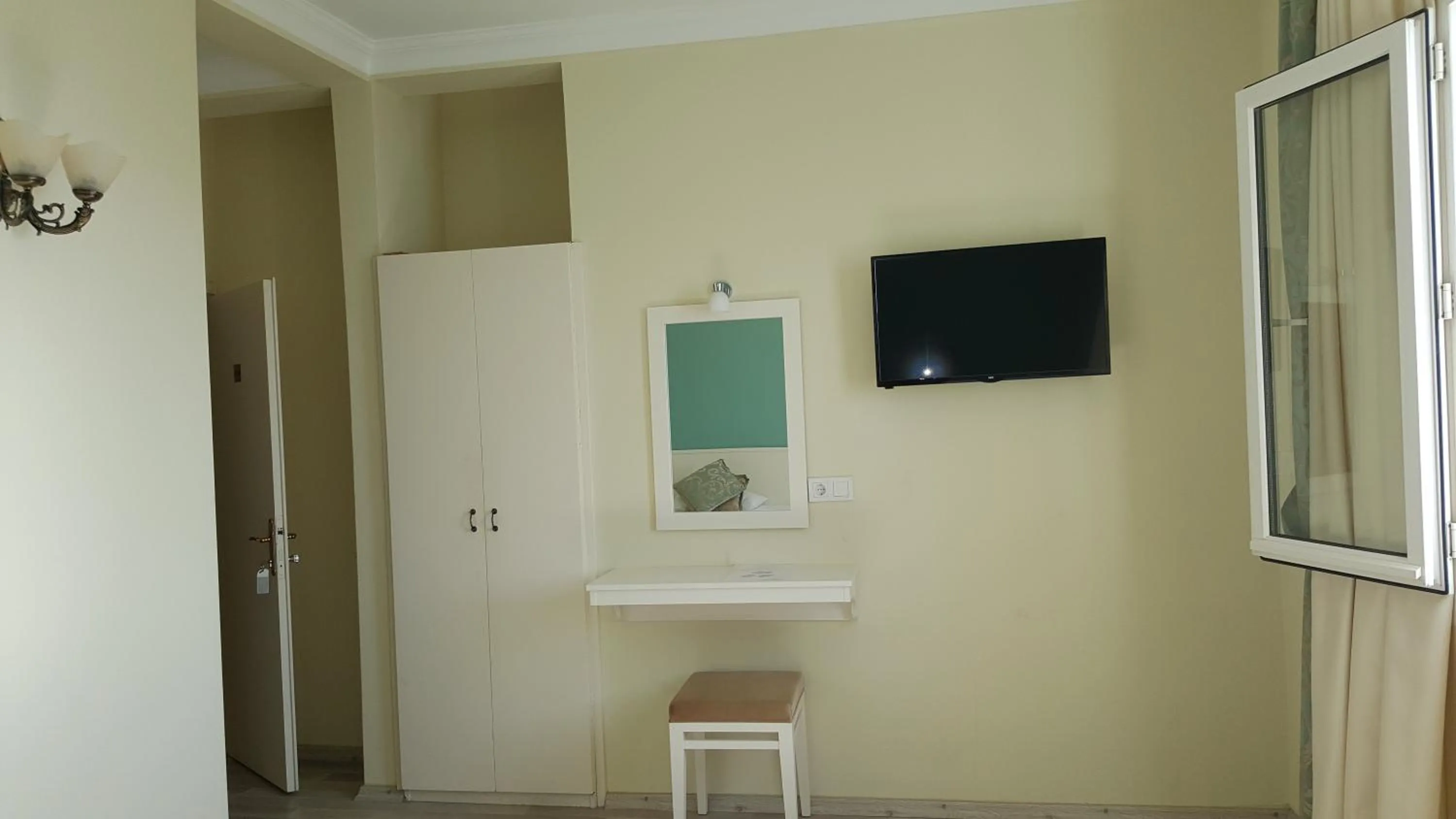 TV and multimedia in Artemis Hotel