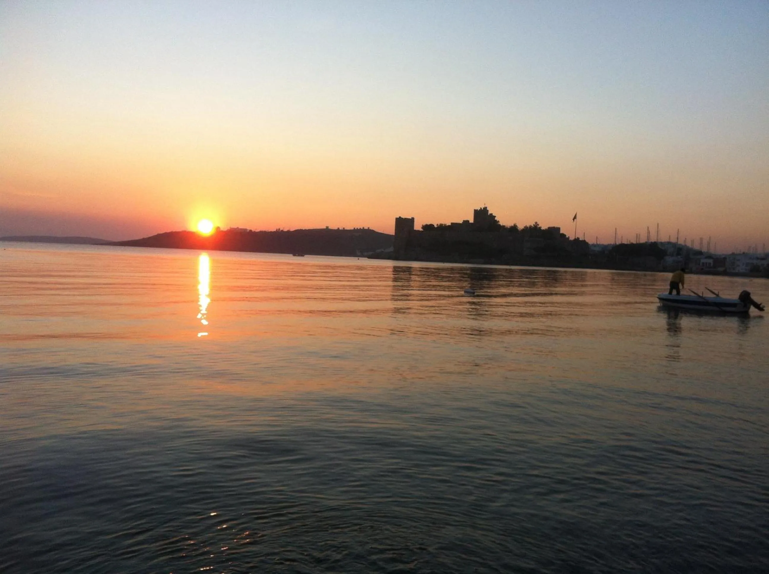 Restaurant/places to eat in Artemis Hotel