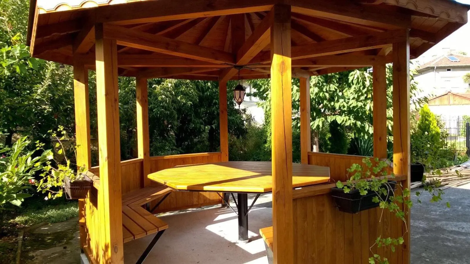 Garden in Family Hotel Biju