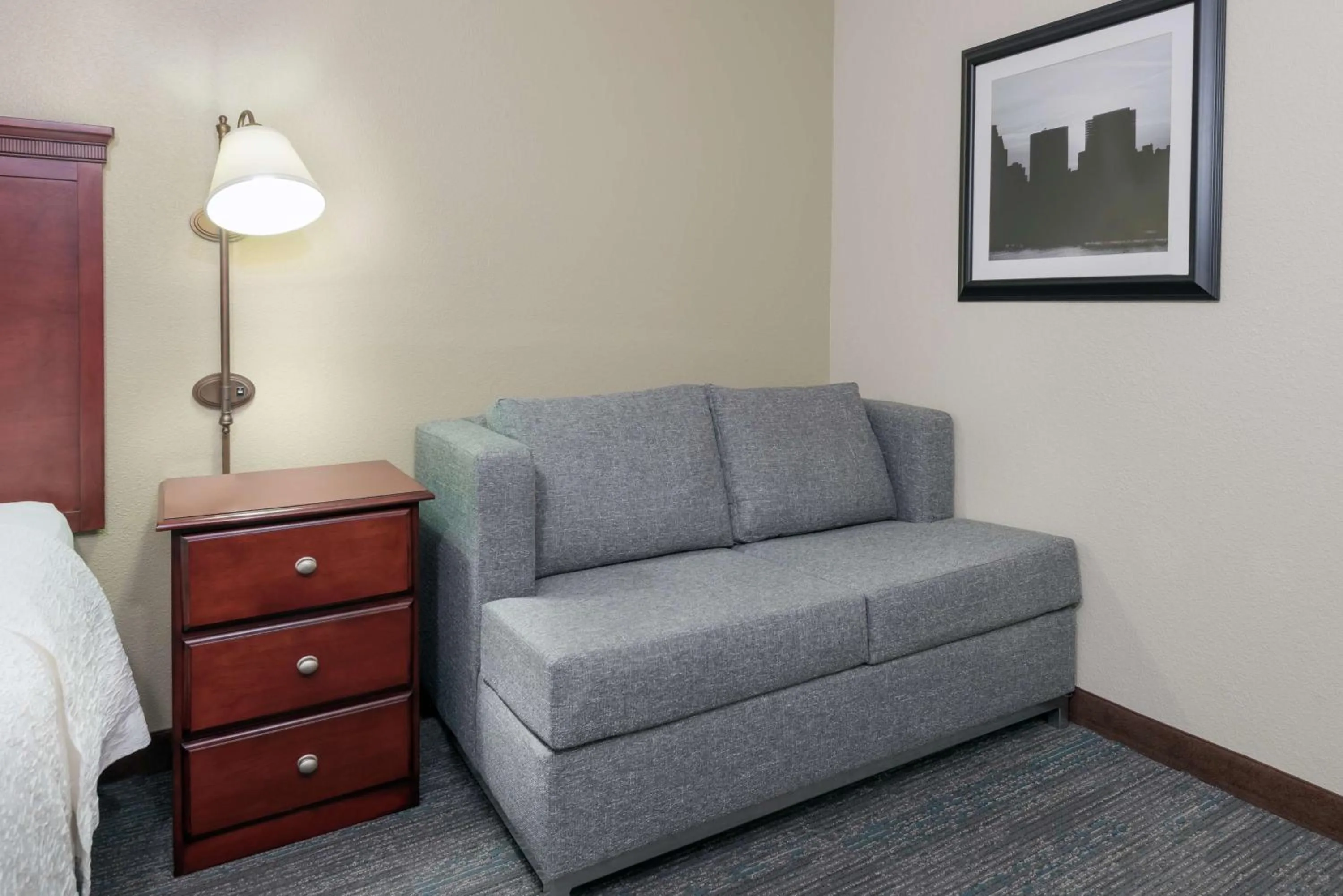 Living room in Hampton Inn by Hilton Indianapolis-South