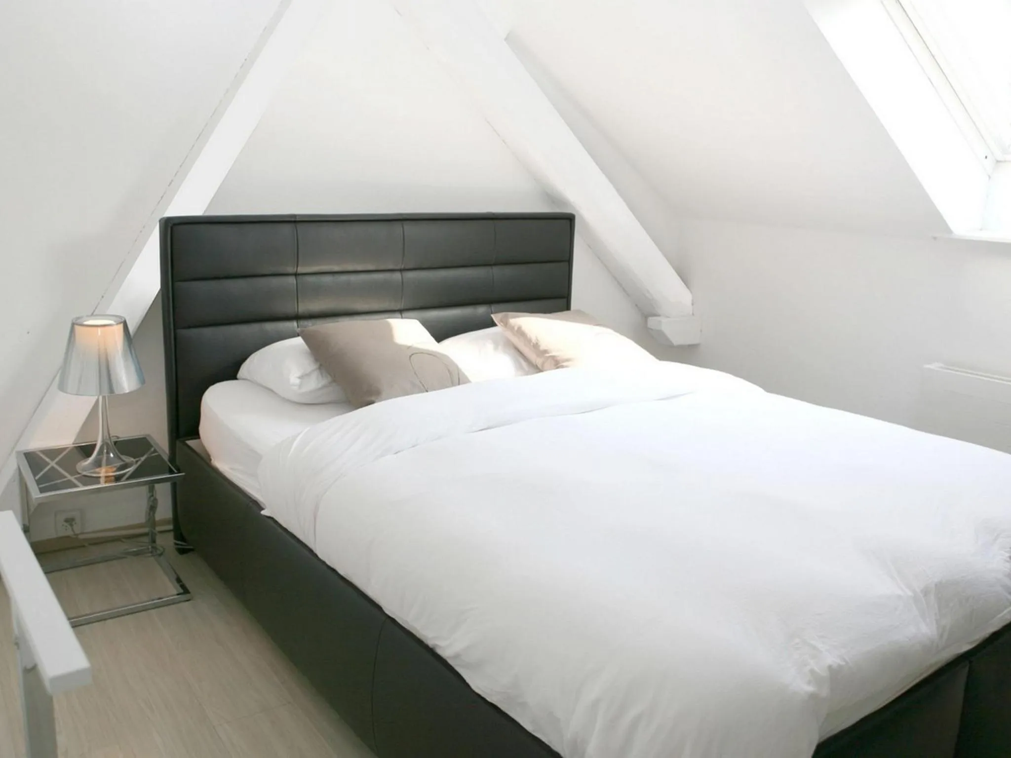Bedroom, Bed in VISIONAPARTMENTS Cramerstrasse 2-6 - contactless check-in
