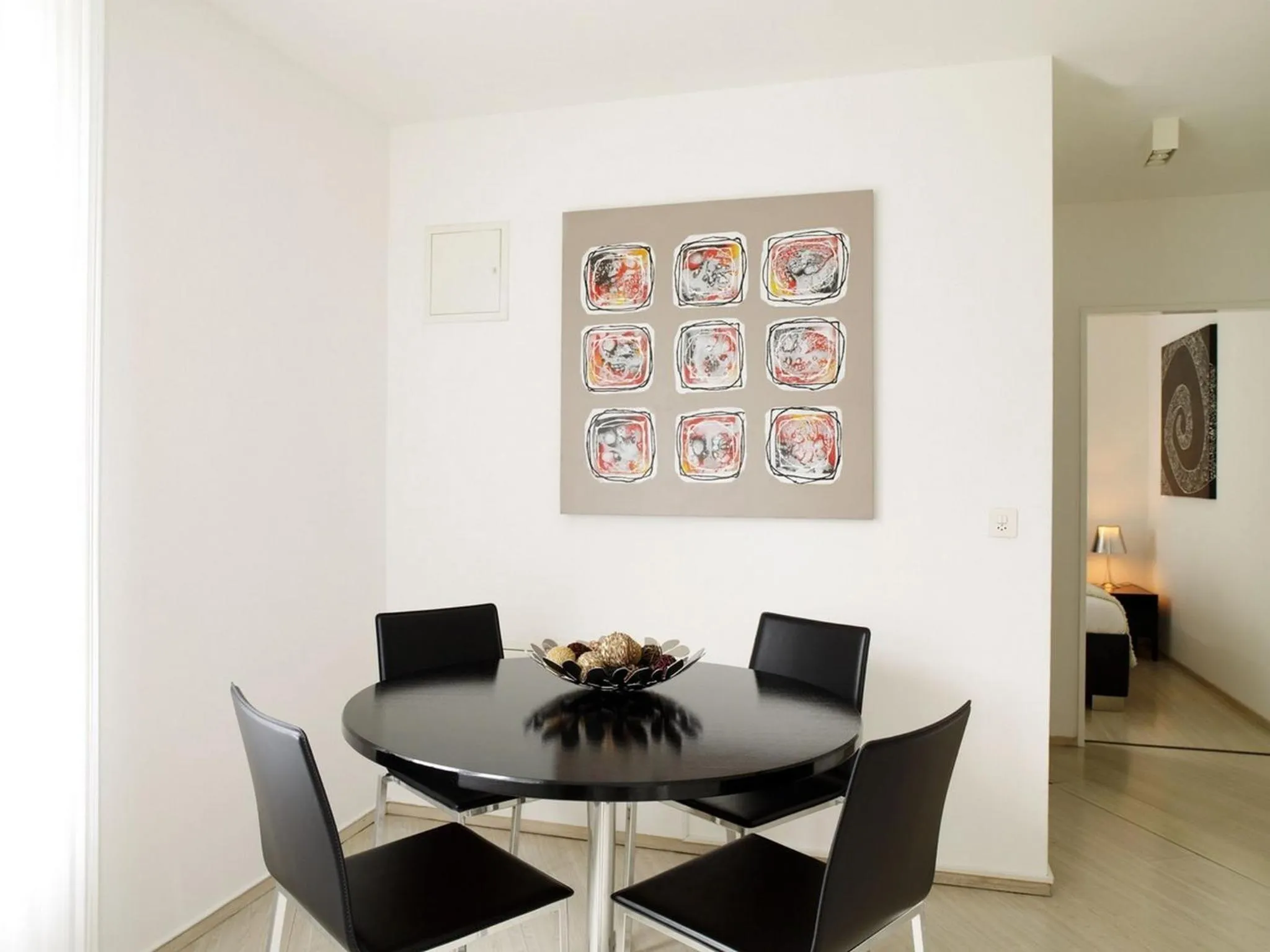 Dining area in VISIONAPARTMENTS Cramerstrasse 2-6 - contactless check-in