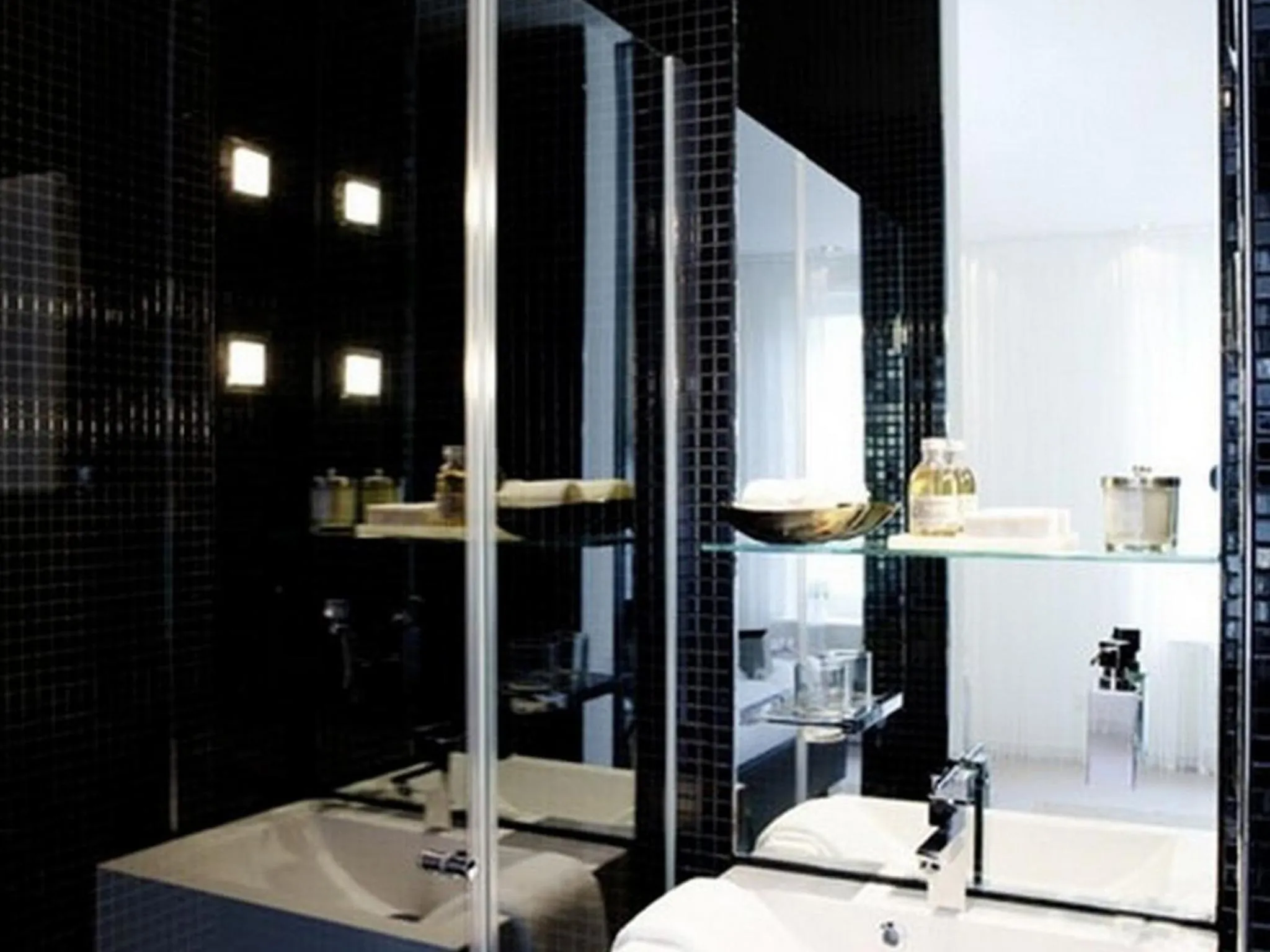 Shower in VISIONAPARTMENTS Cramerstrasse 2-6 - contactless check-in