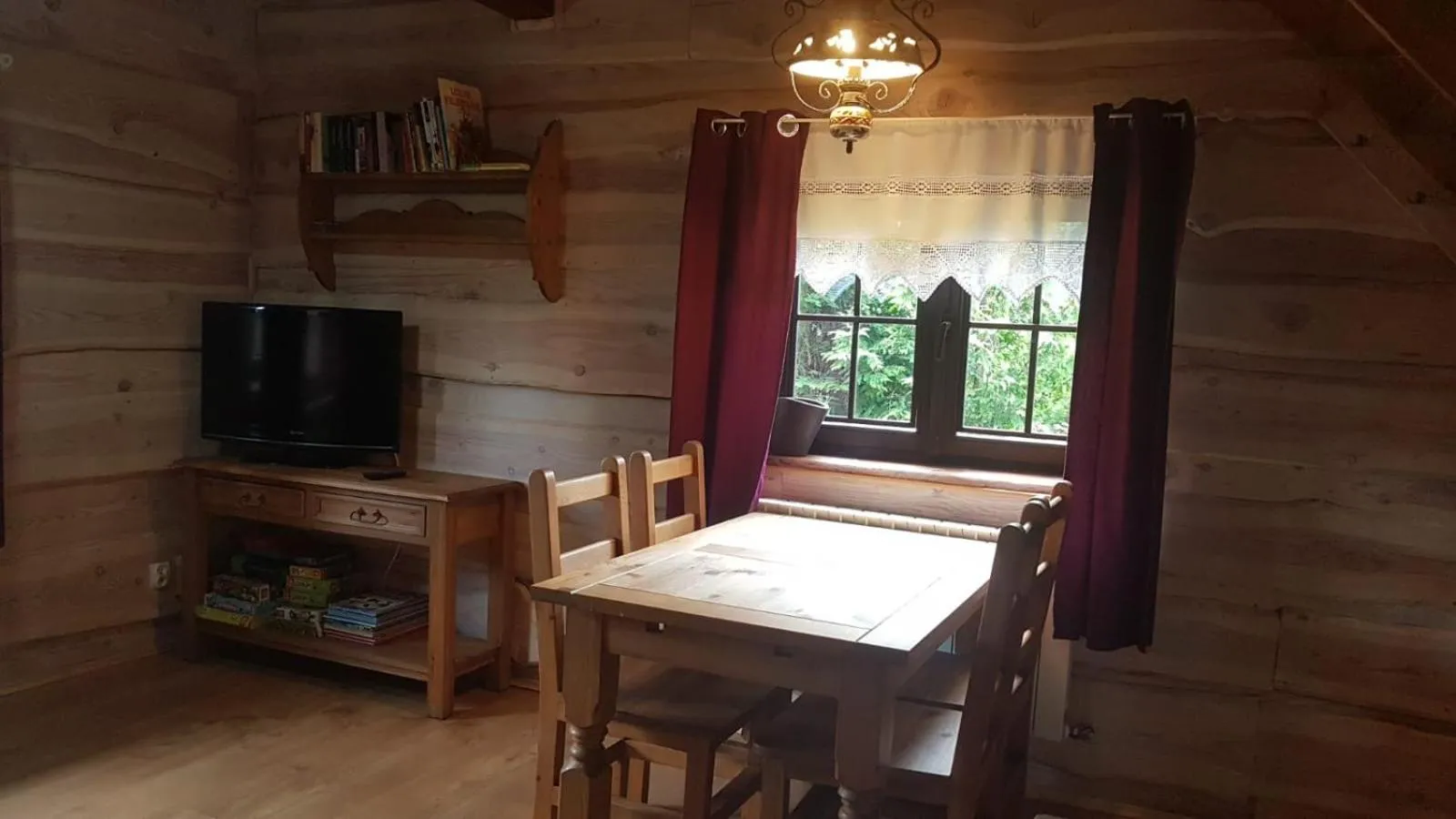 Dining area in Chata Starych Znajomych