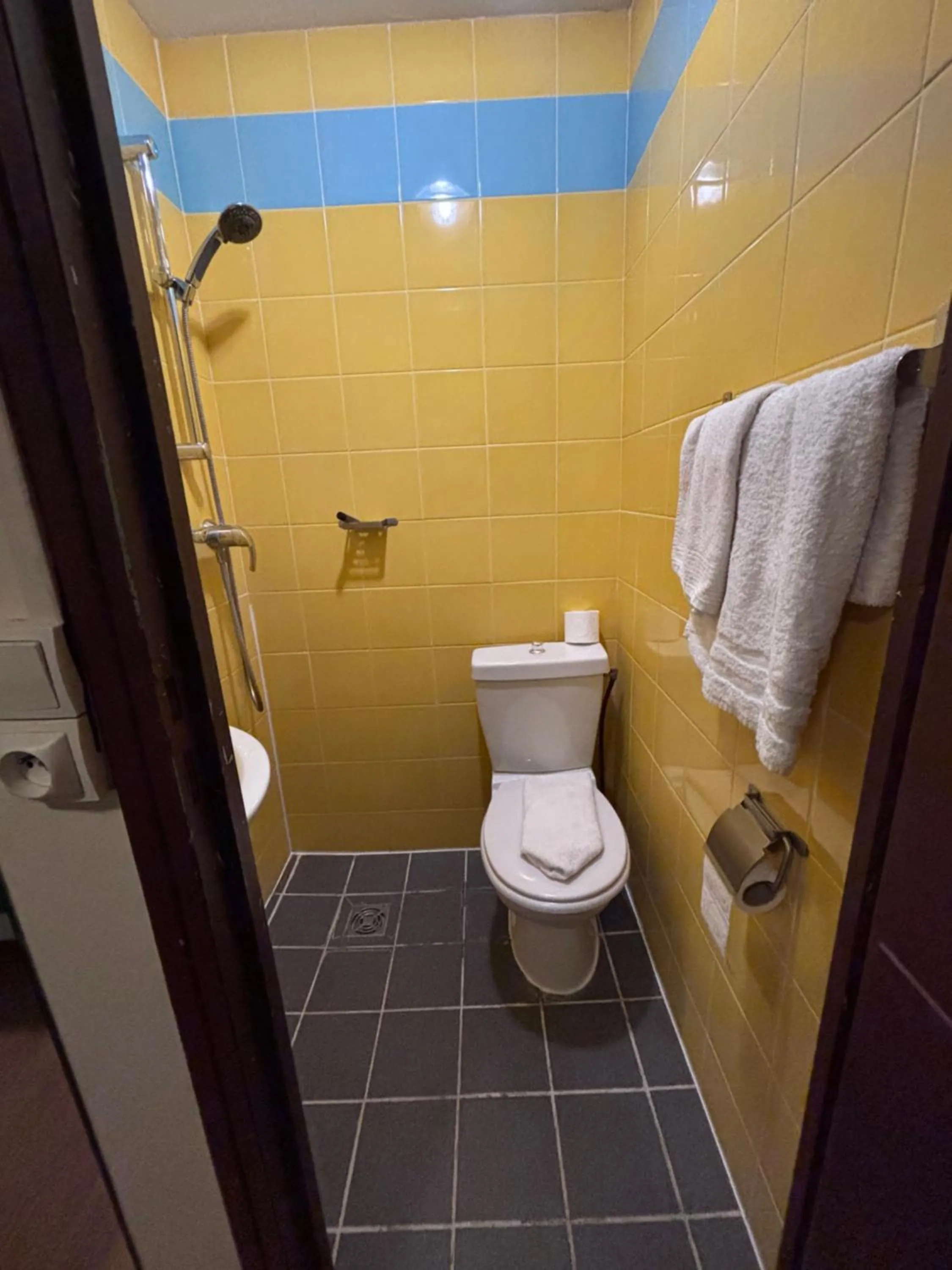 Bathroom in Hotel Anya