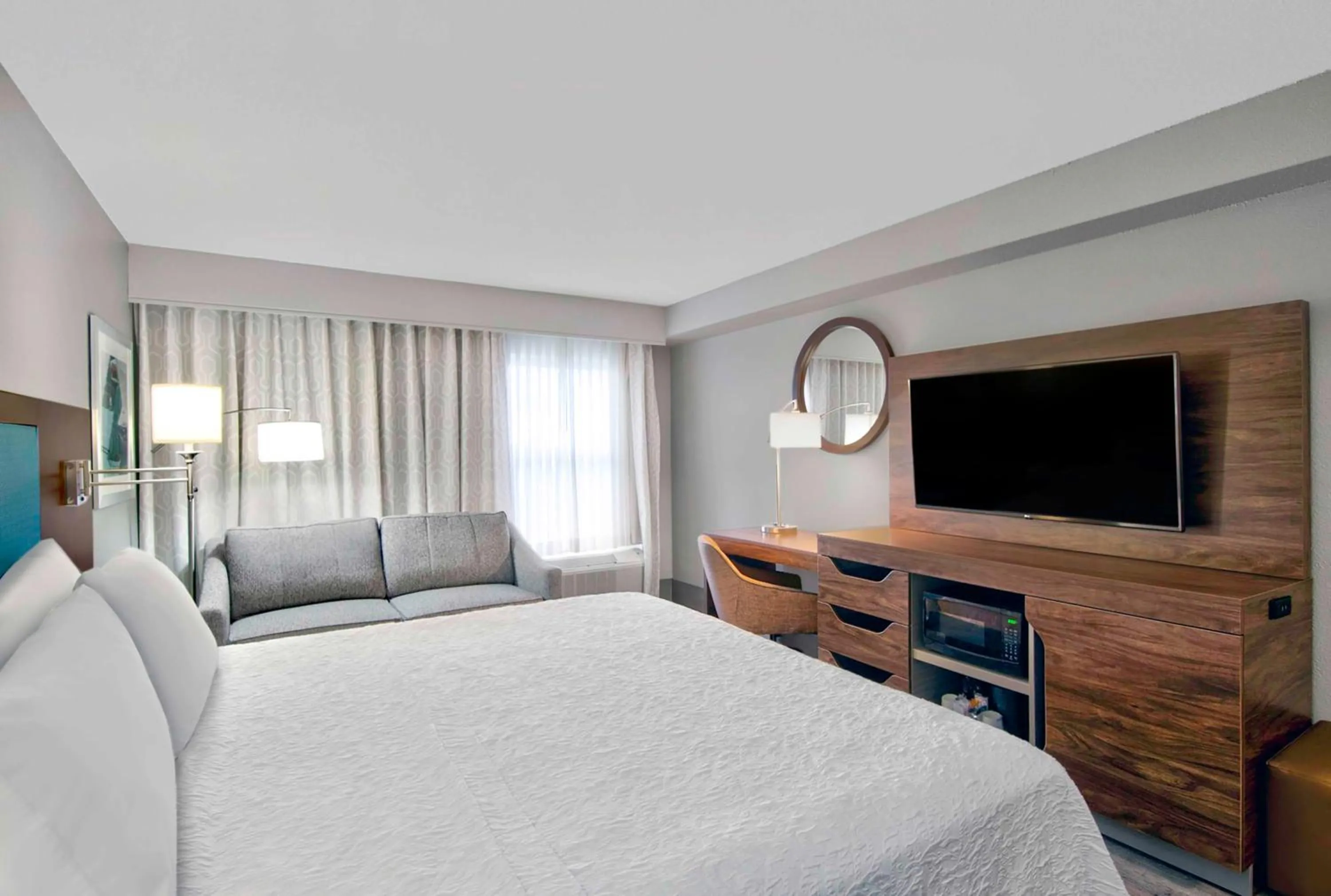 Bedroom, Bed in Hampton Inn Ft Lauderdale Airport North Cruise Port