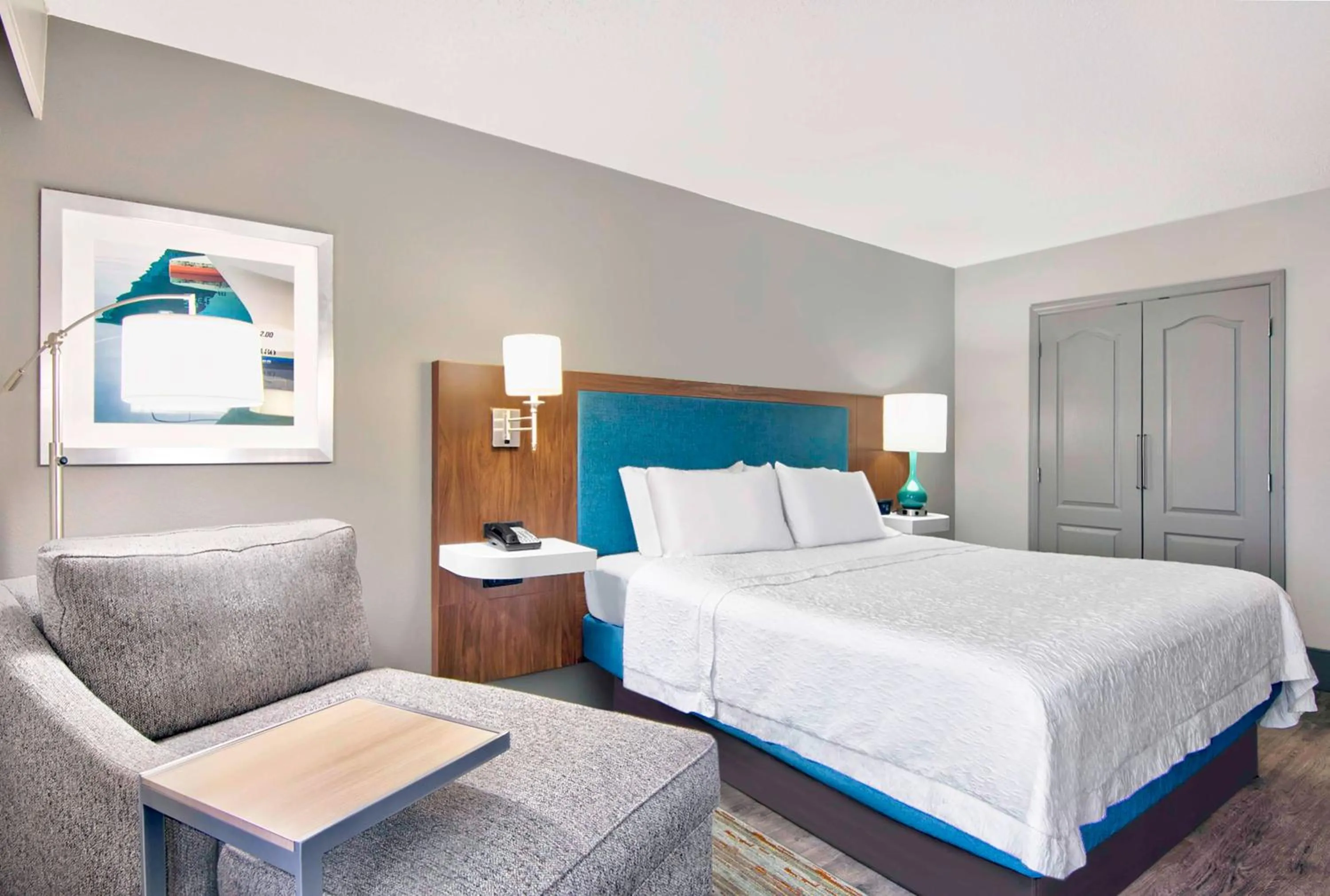 Bed in Hampton Inn Ft Lauderdale Airport North Cruise Port