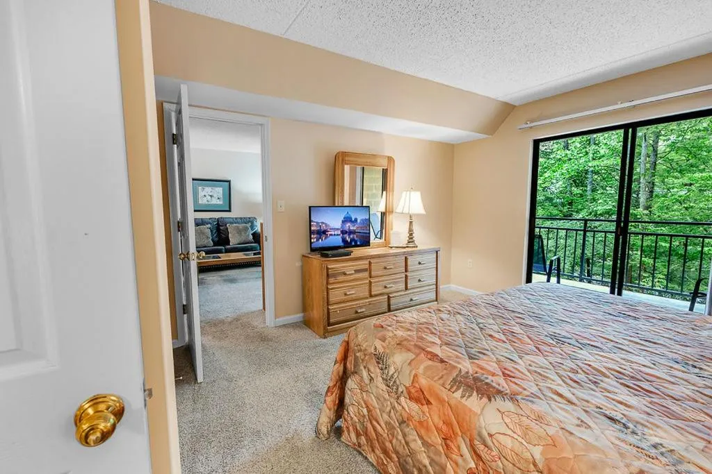 Bedroom, Bed in Park Place Condos