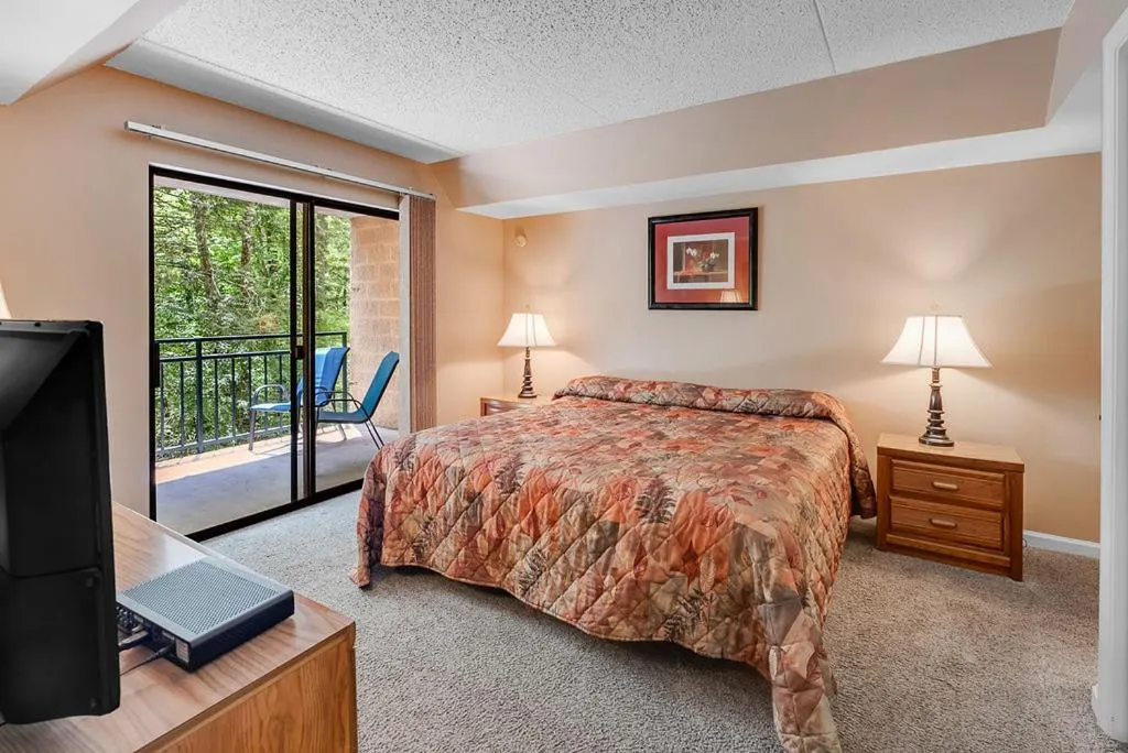 Bedroom, Bed in Park Place Condos