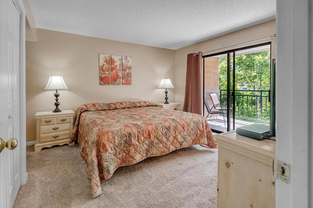 Bedroom, Bed in Park Place Condos