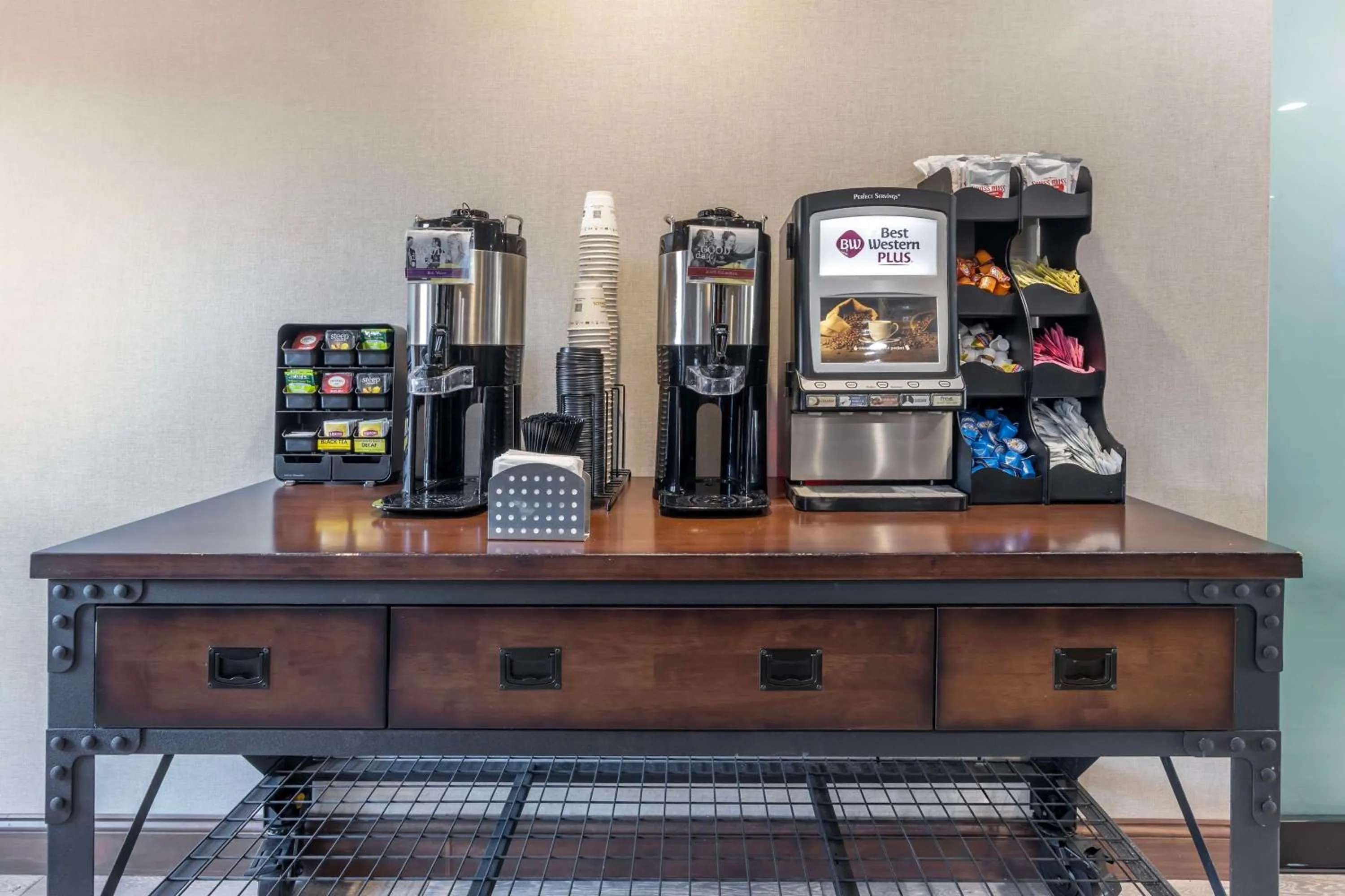 Property building in Best Western Plus Owensboro