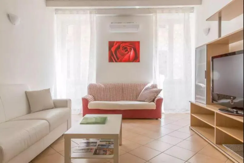 TV and multimedia in Aromi Piccolo Hotel