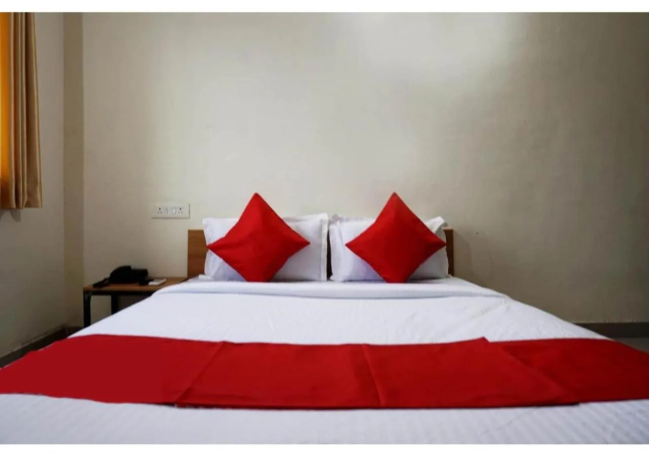 Bed in Hotel New Elite Inn - Near MIDC Turbhe Navi Mumbai