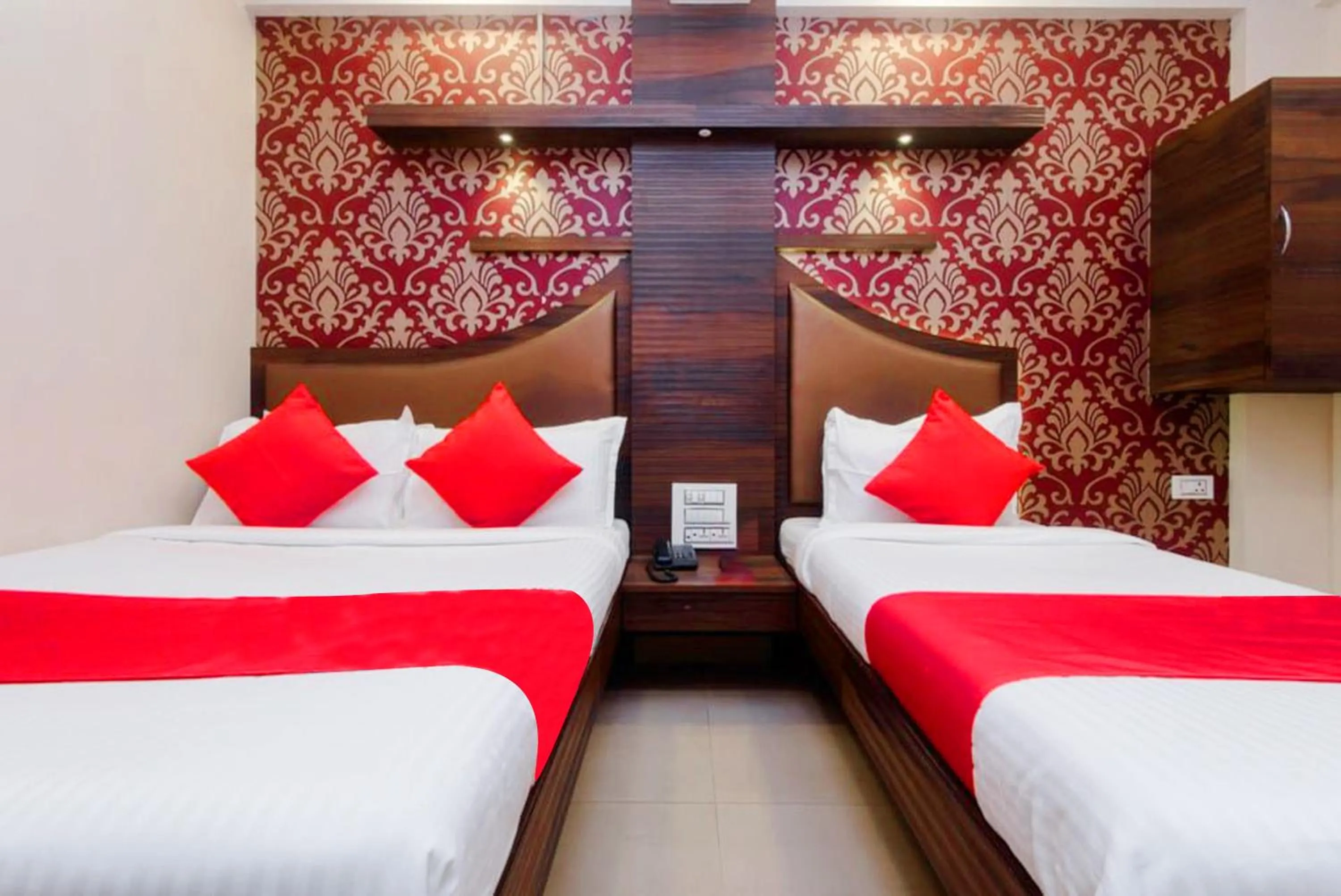 Bedroom, Bed in Hotel New Elite Inn - Near MIDC Turbhe Navi Mumbai