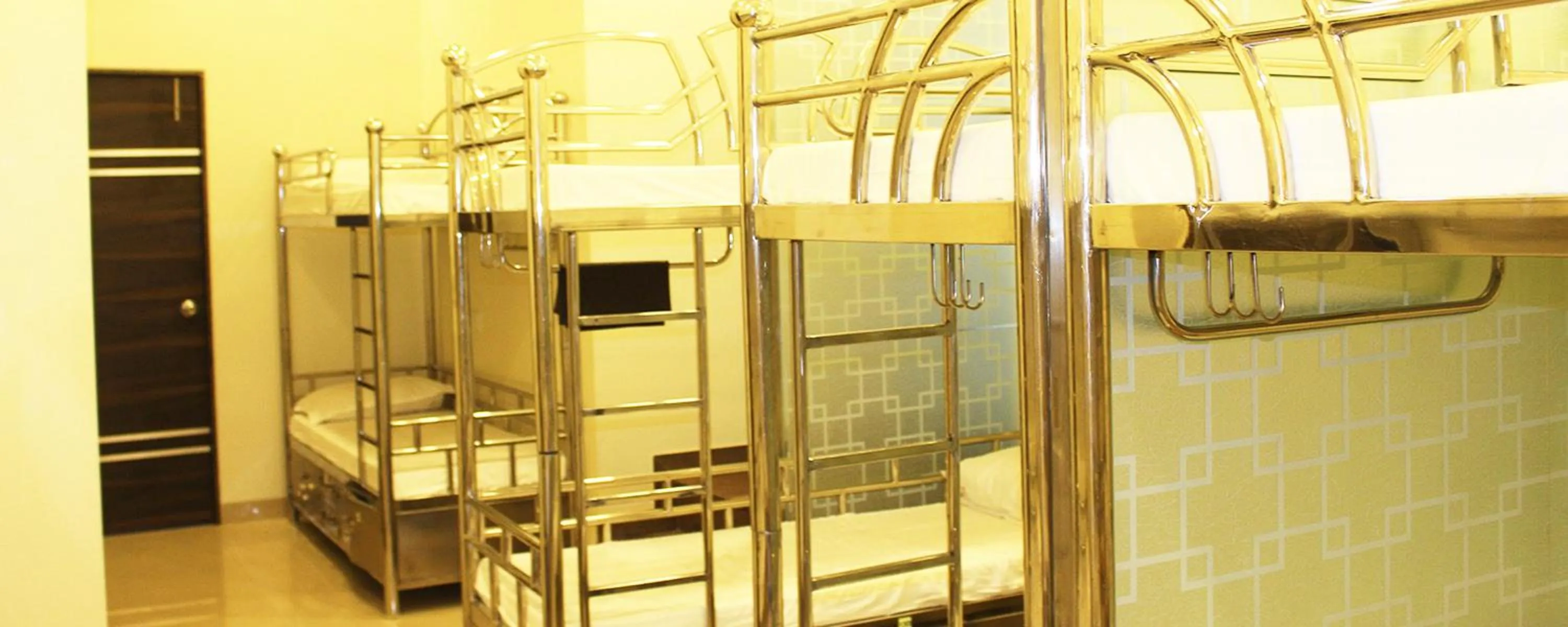 bunk bed in Hotel New Elite Inn - Near MIDC Turbhe Navi Mumbai