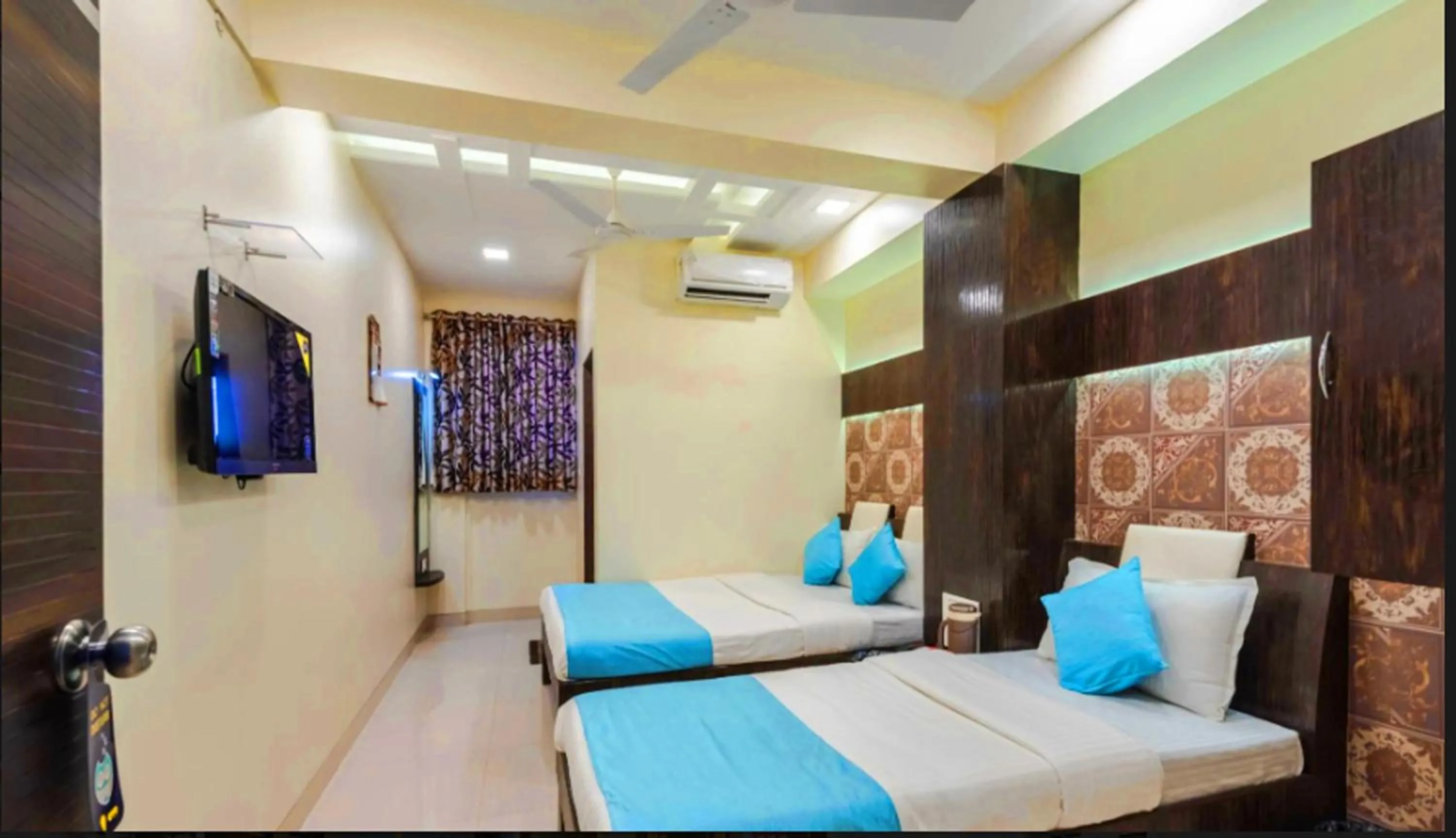 Bed in Hotel New Elite Inn - Near MIDC Turbhe Navi Mumbai