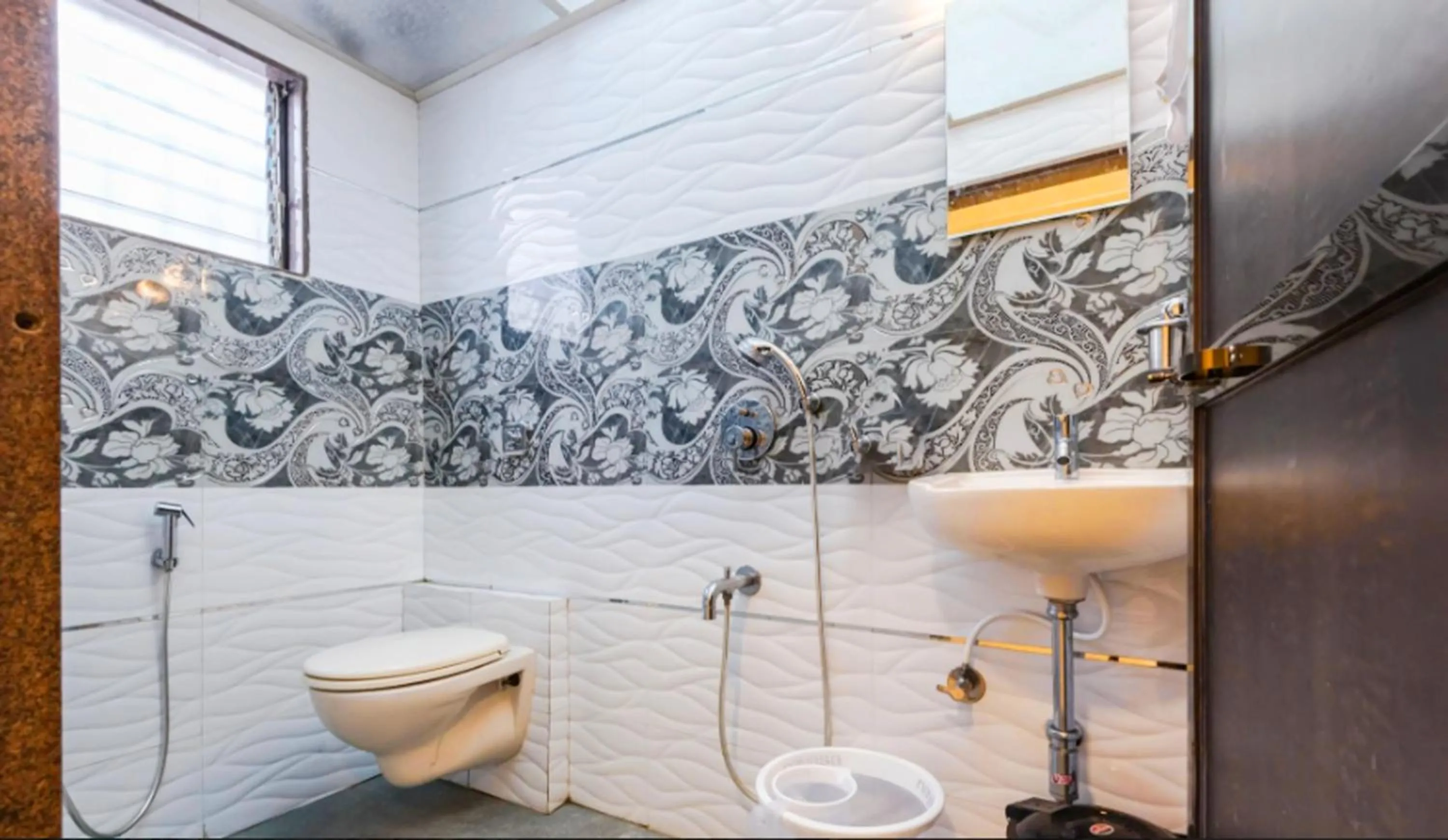 Toilet in Hotel New Elite Inn - Near MIDC Turbhe Navi Mumbai