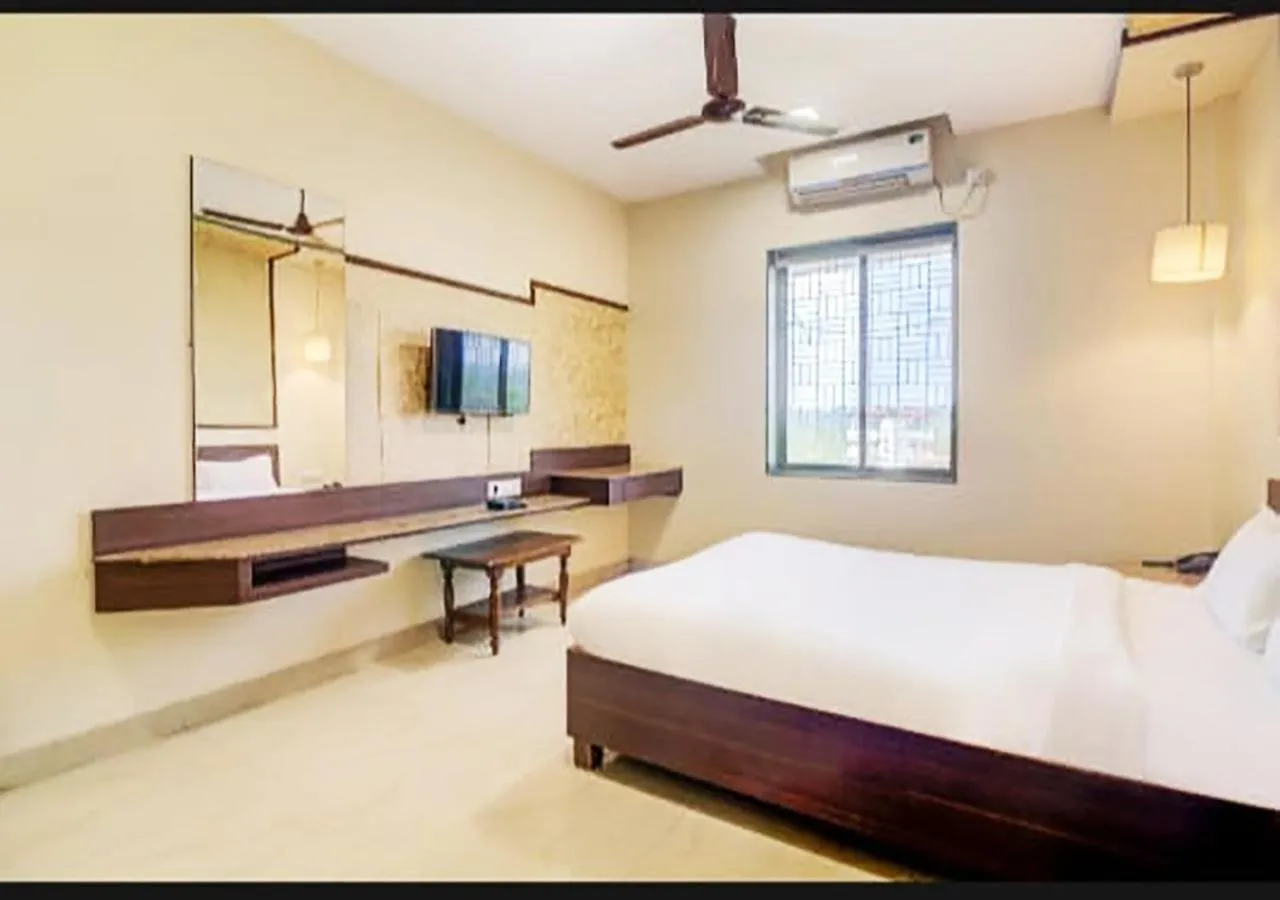 Bedroom, Bed in Hotel New Elite Inn - Near MIDC Turbhe Navi Mumbai