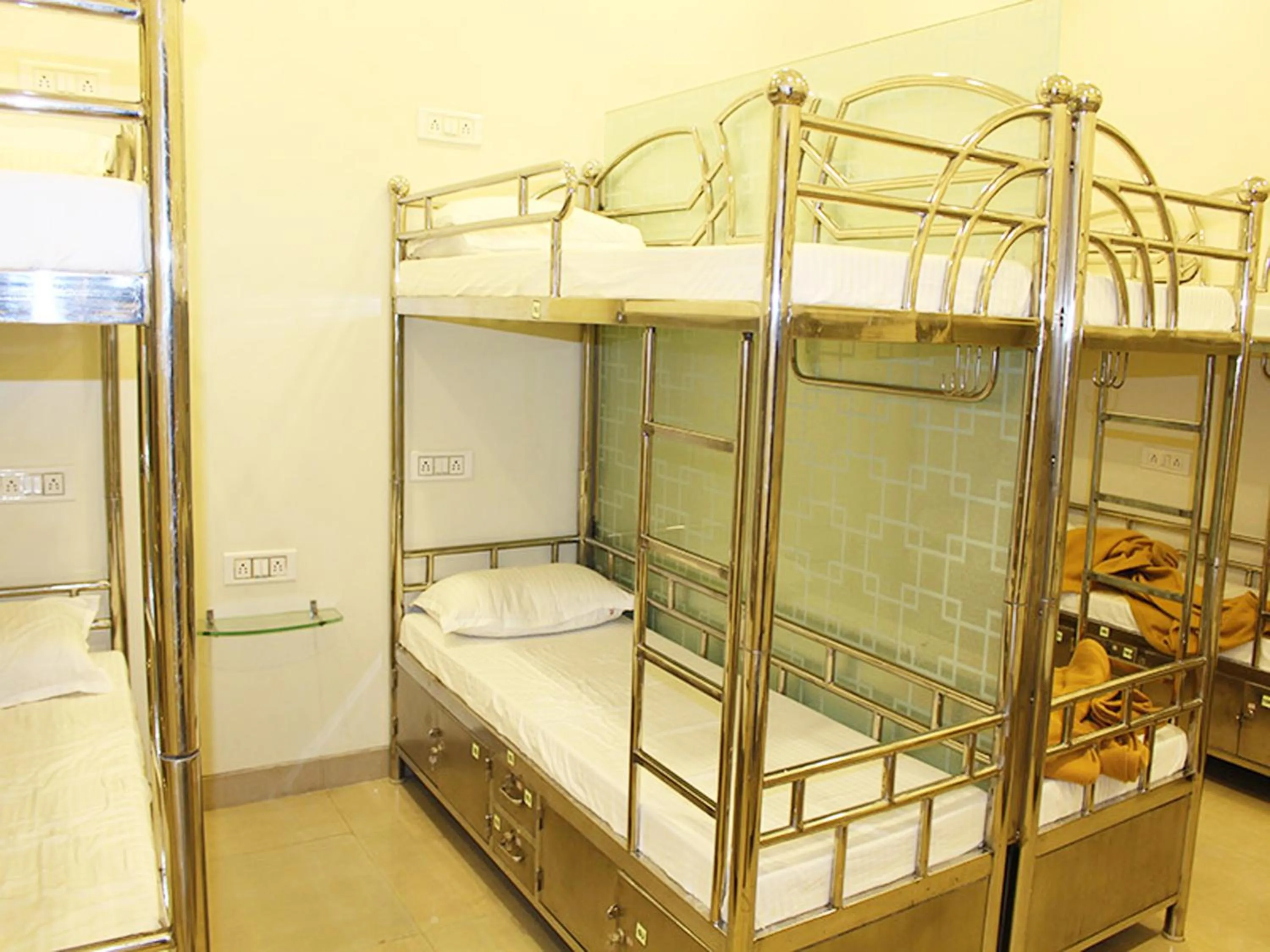 bunk bed, Bed in Hotel New Elite Inn - Near MIDC Turbhe Navi Mumbai