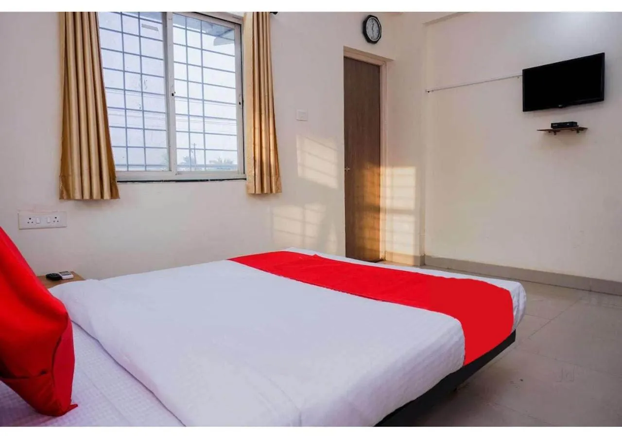 Bed in Hotel New Elite Inn - Near MIDC Turbhe Navi Mumbai