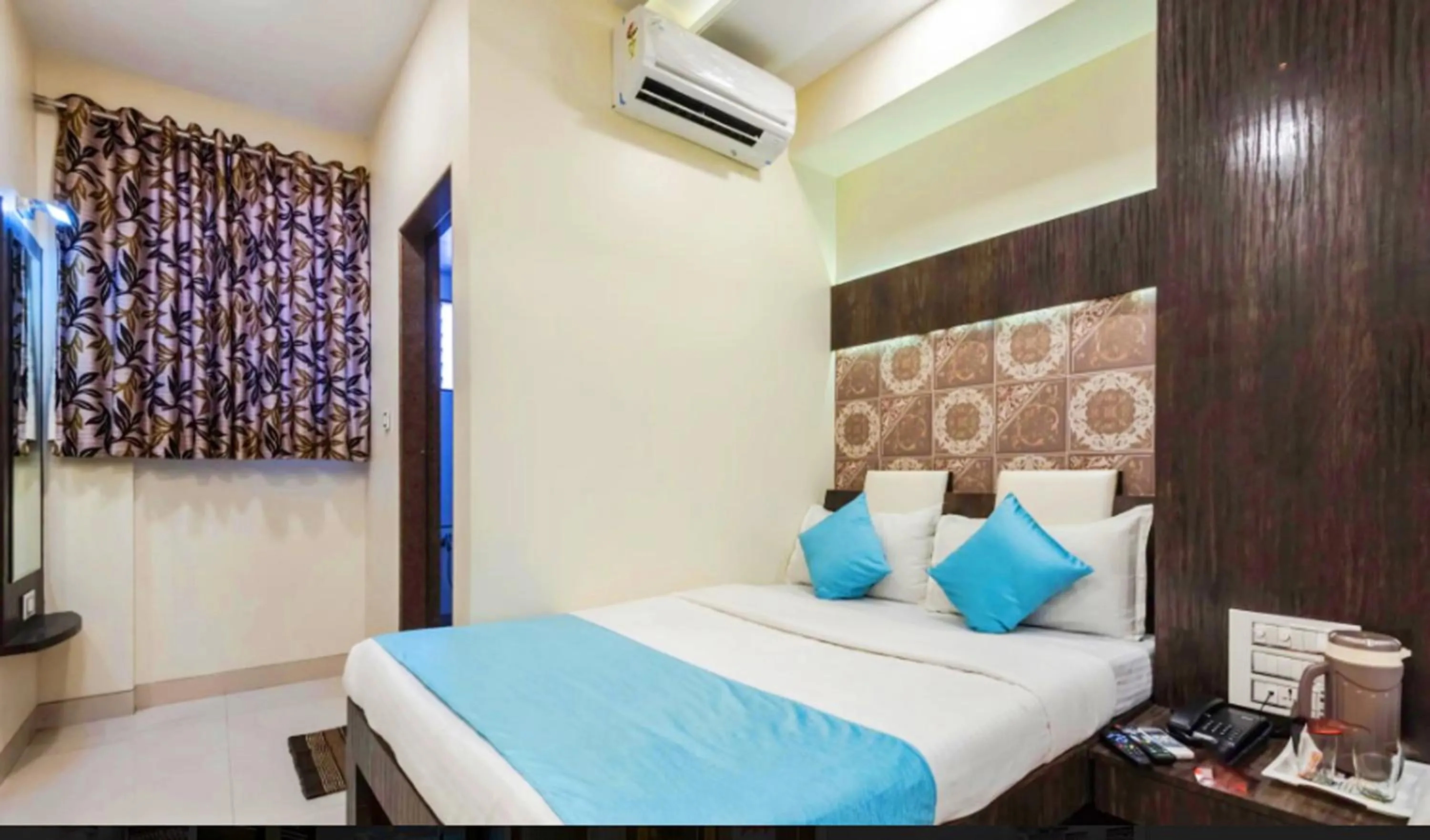 Bed in Hotel New Elite Inn - Near MIDC Turbhe Navi Mumbai