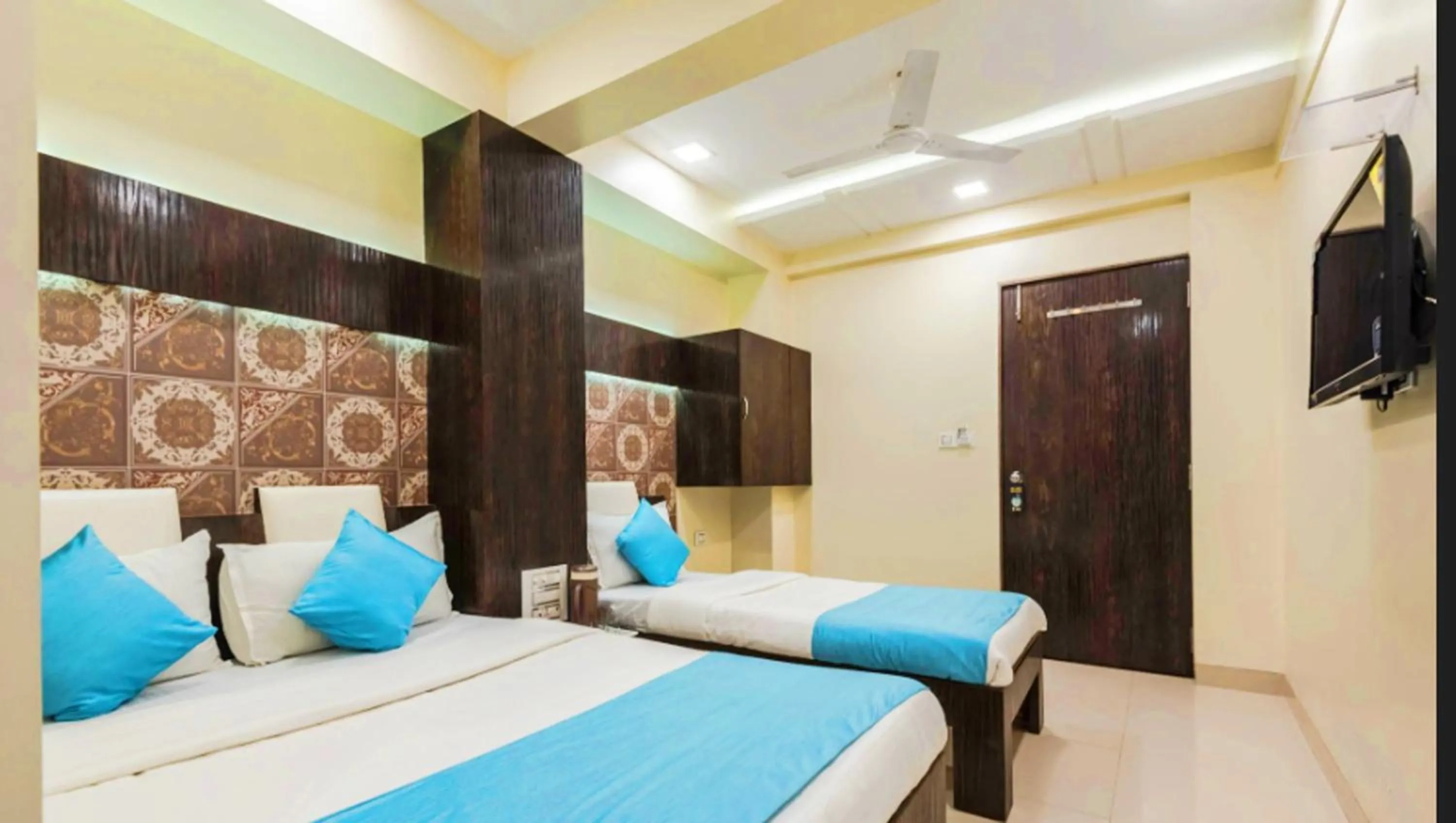 Bed in Hotel New Elite Inn - Near MIDC Turbhe Navi Mumbai