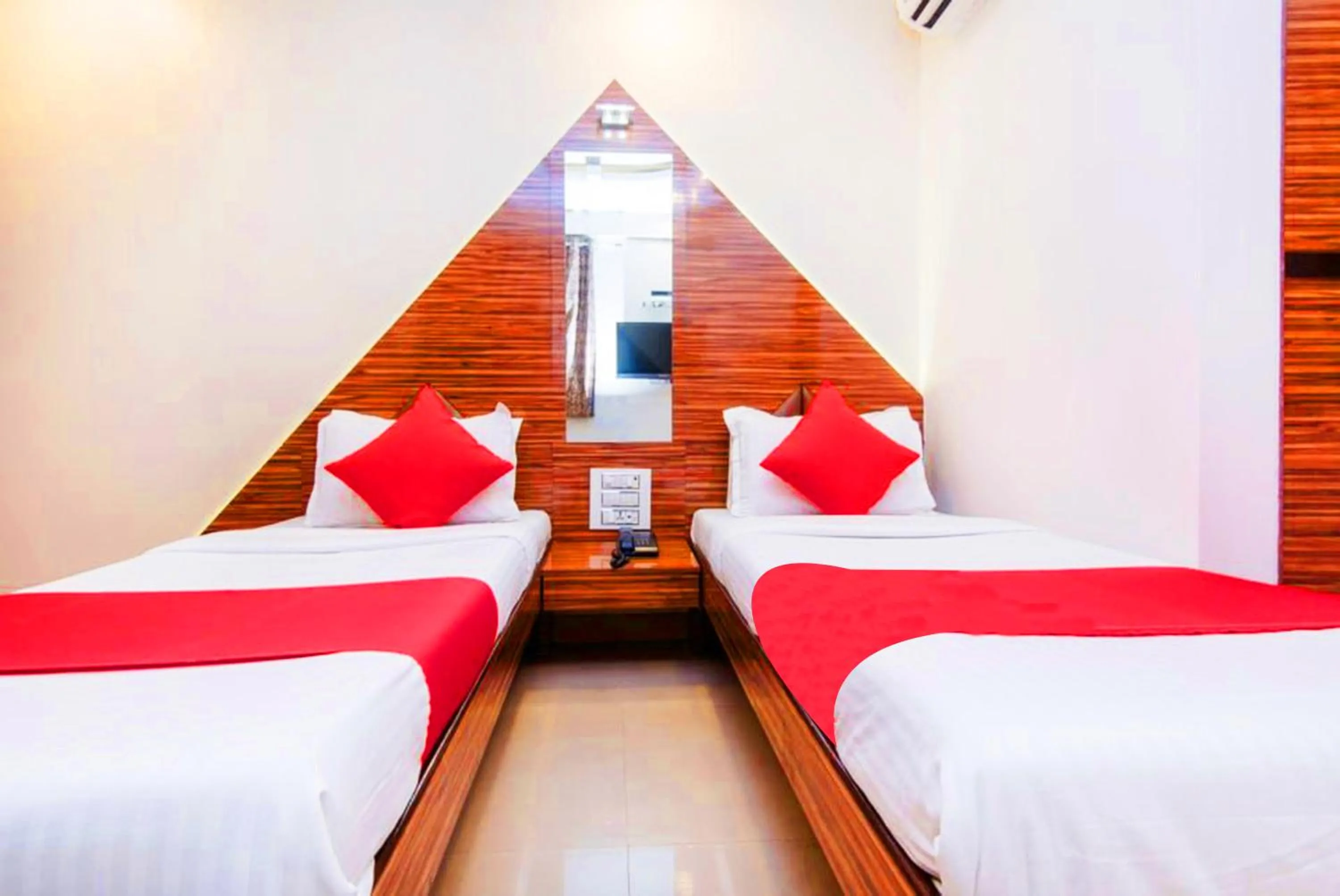 Bed in Hotel New Elite Inn - Near MIDC Turbhe Navi Mumbai