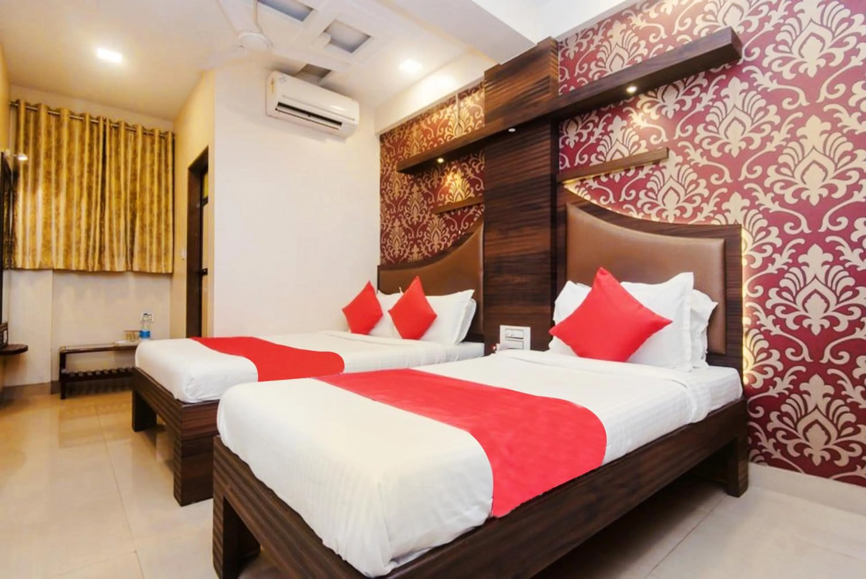Bedroom, Bed in Hotel New Elite Inn - Near MIDC Turbhe Navi Mumbai