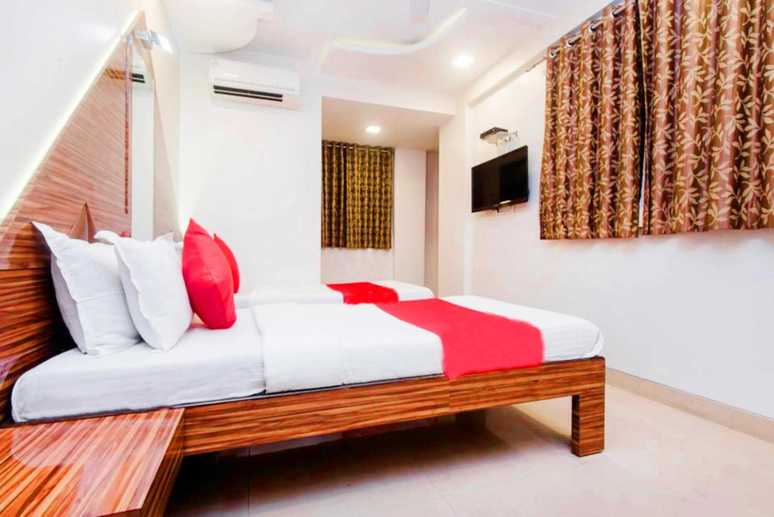 Bed in Hotel New Elite Inn - Near MIDC Turbhe Navi Mumbai