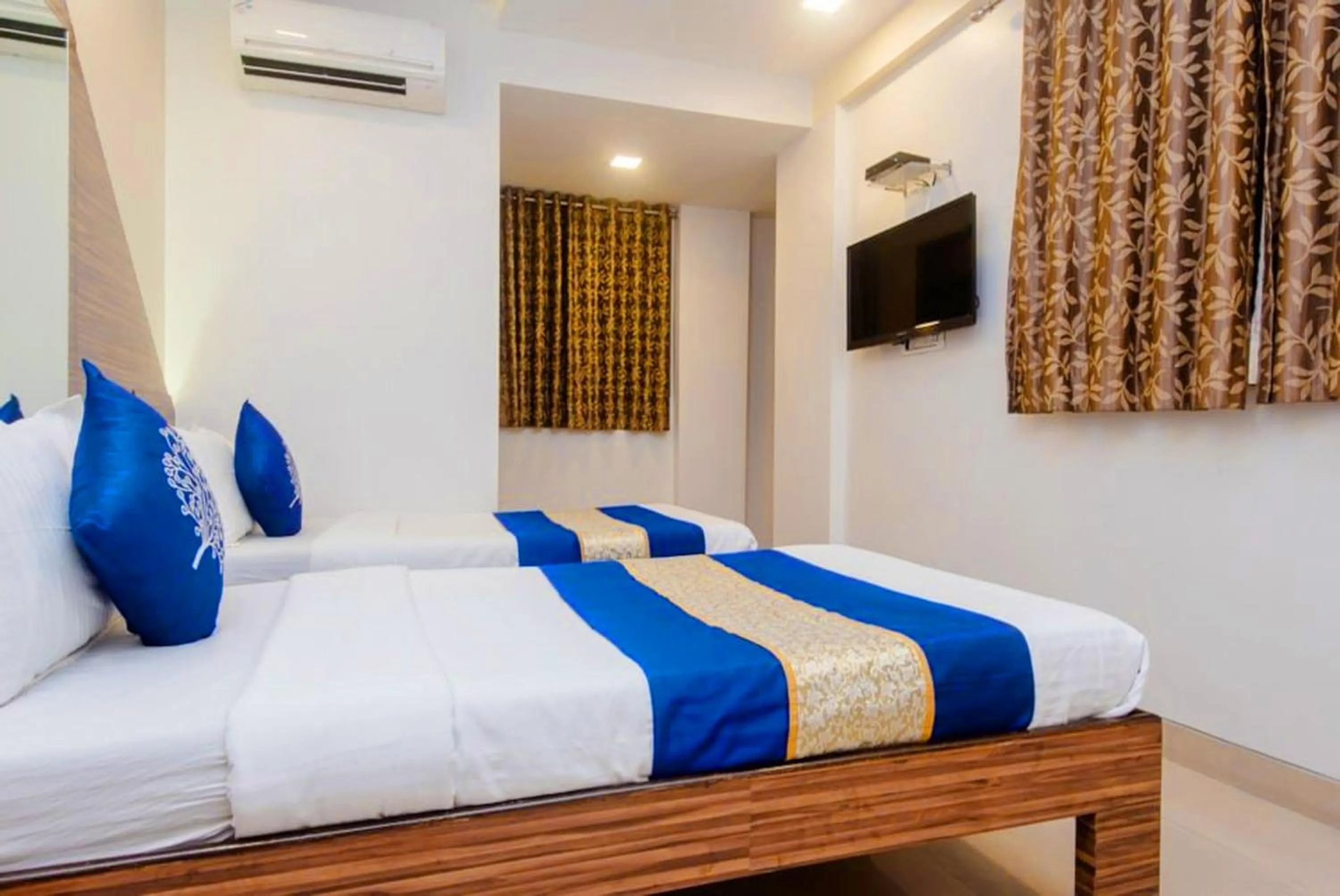 Bed in Hotel New Elite Inn - Near MIDC Turbhe Navi Mumbai